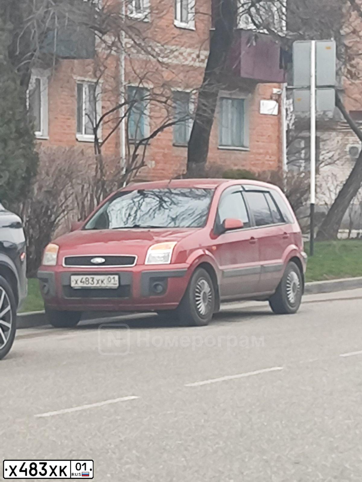 Фото автомобиля FORD FUSION, 2008 — госномер С239МЕ199. Цвет: Красный