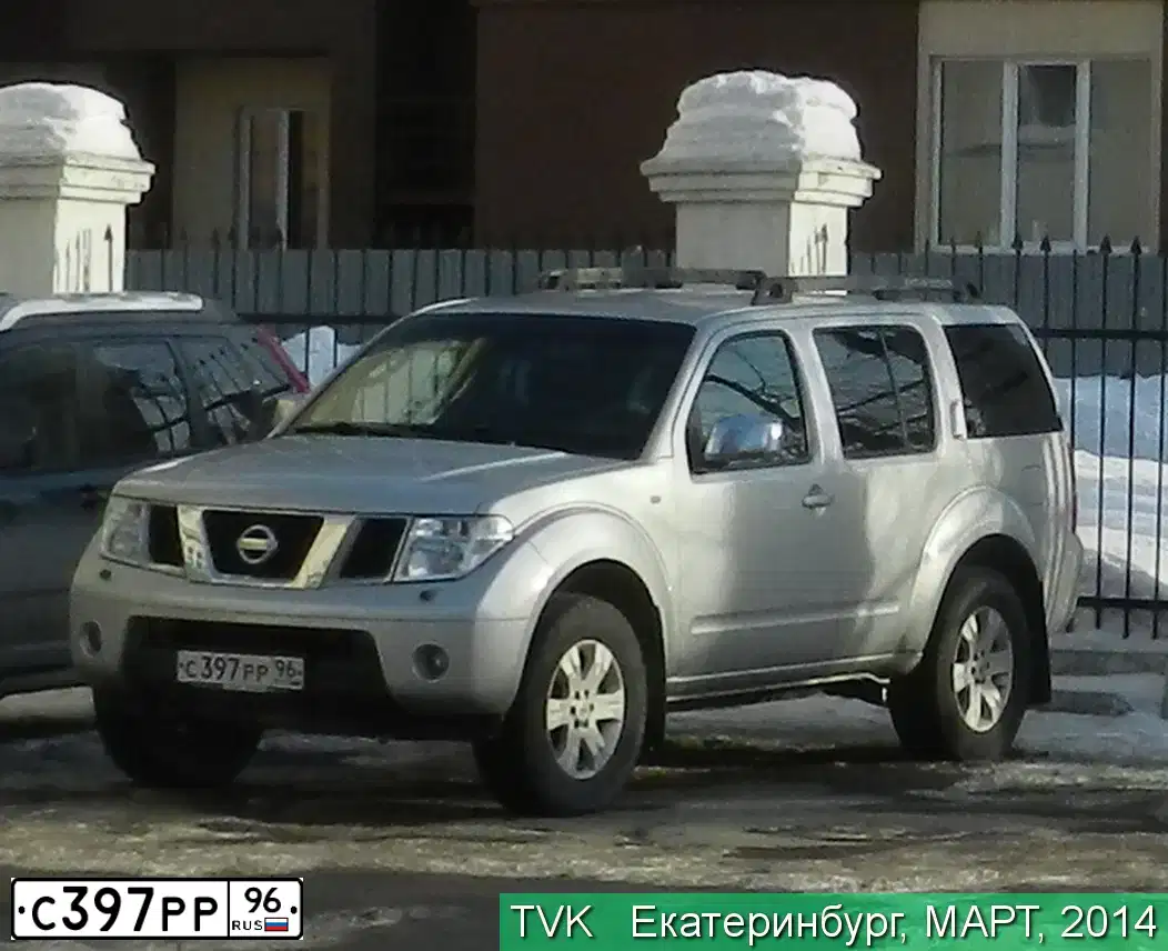 Фото автомобиля NISSAN PATHFINDER, 2005 — госномер С397РР96. Цвет: СВЕТЛО-СЕРЫЙ
