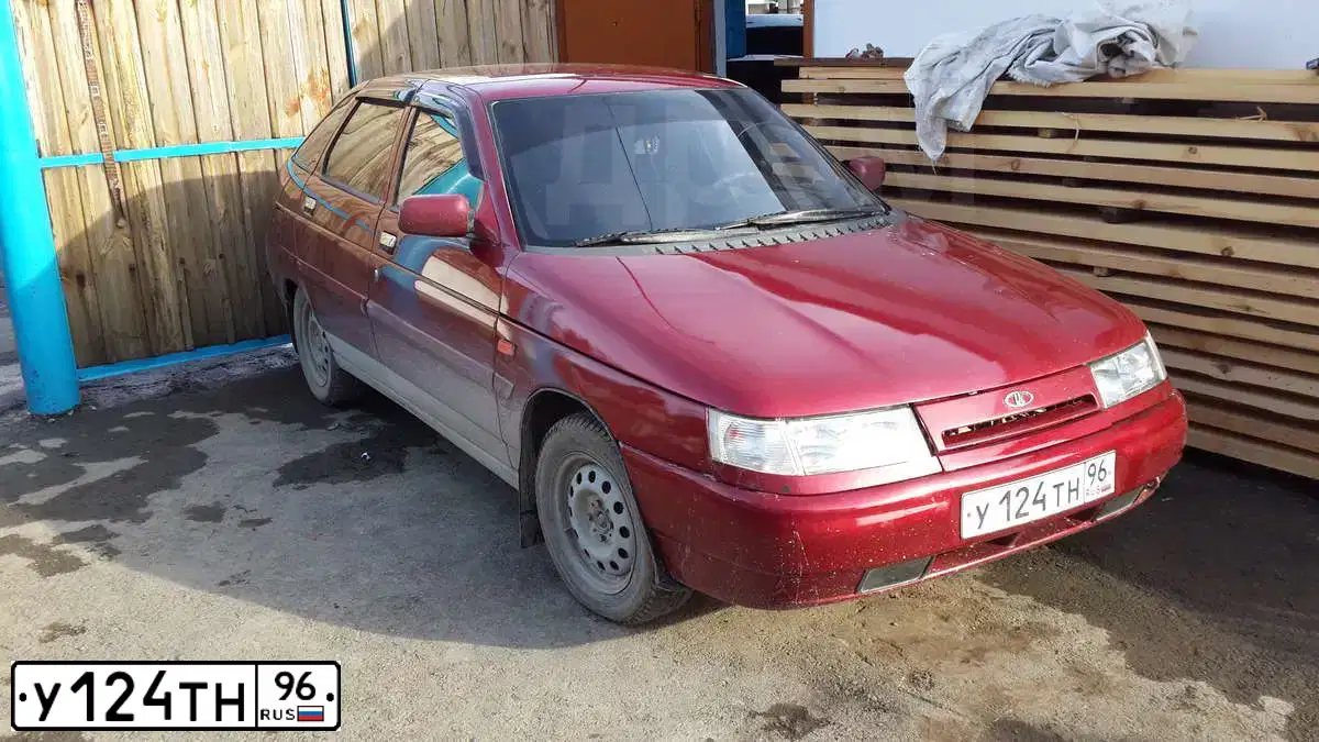 Фото автомобиля LADA 2112, 2001 — госномер С760ОС96. Цвет: КРАСНЫЙ