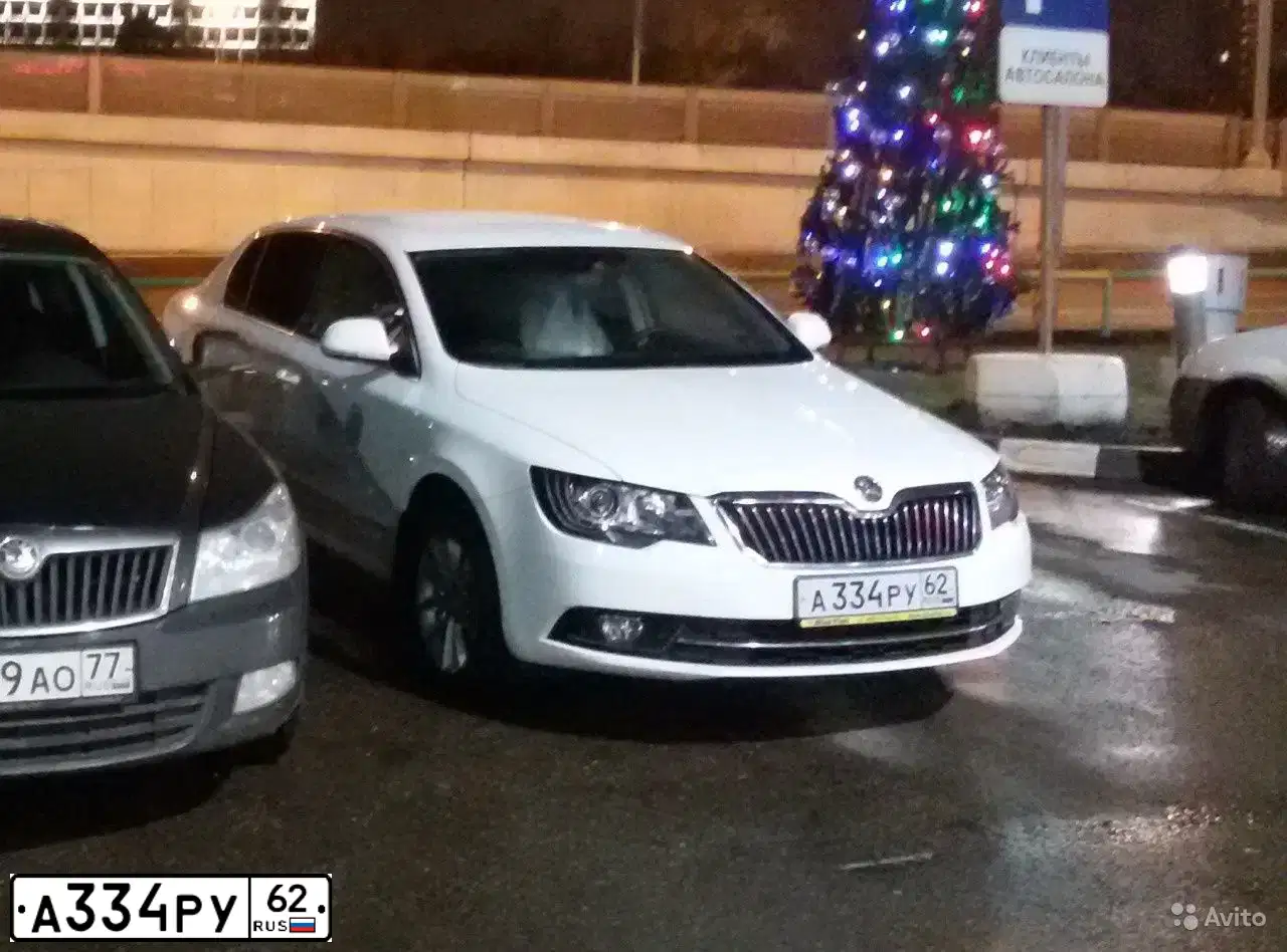 Фото автомобиля SKODA SUPERB, 2013 — госномер Н053МХ777. Цвет: Белый