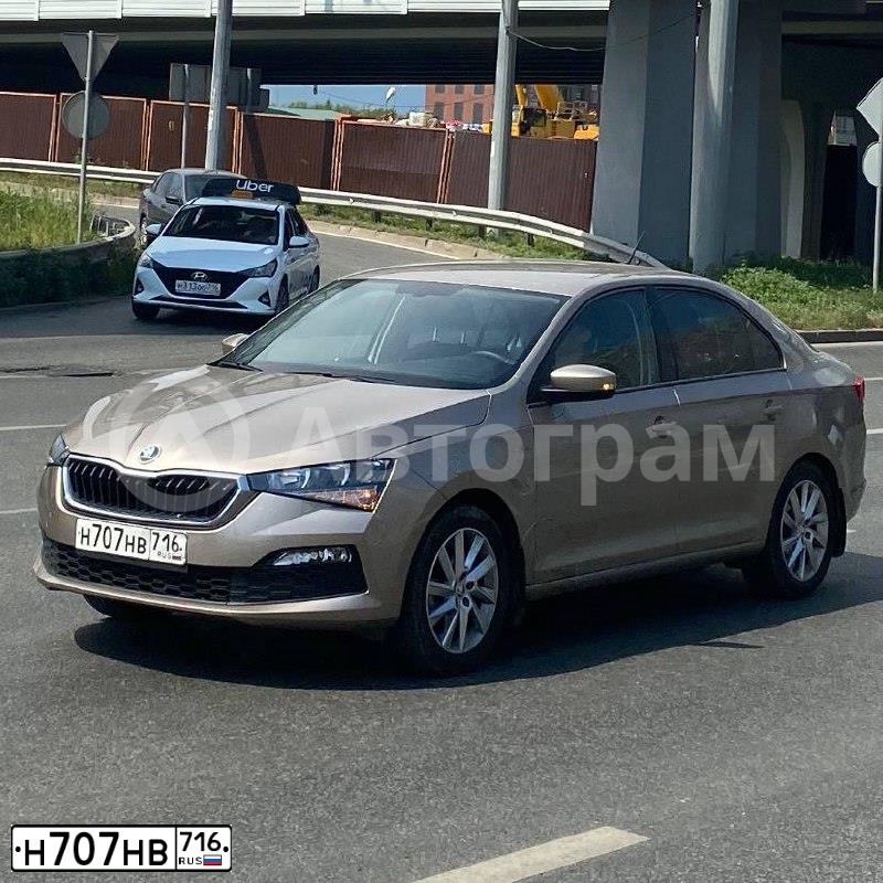 Фото автомобиля SKODA RAPID, 2021 — госномер М826ТХ763. Цвет: Коричневый