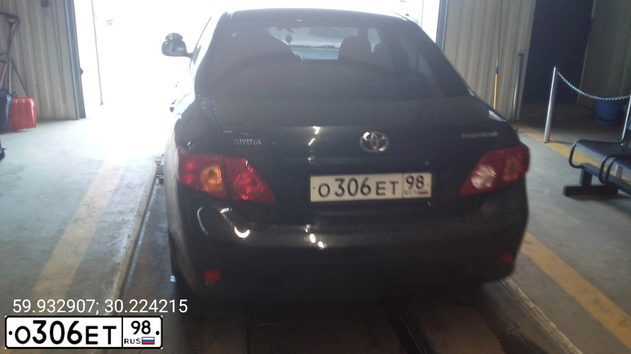Фото автомобиля TOYOTA COROLLA, 2007 — госномер О306ЕТ98. Цвет: ЧЕРНЫЙ