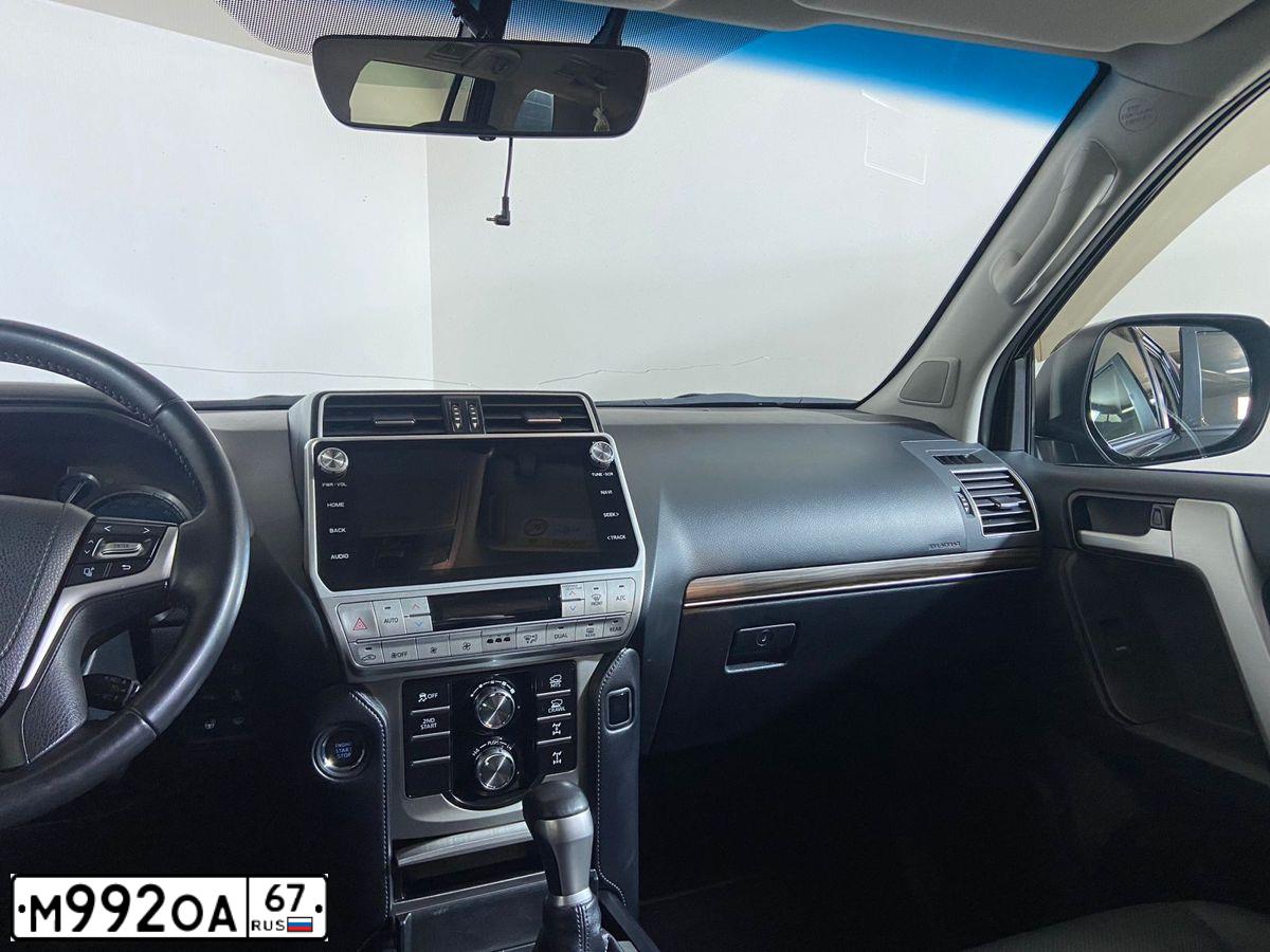 Фото автомобиля TOYOTA LAND CRUISER 150, 2020 — госномер Р209ОР48. Цвет: ЧЕРНЫЙ