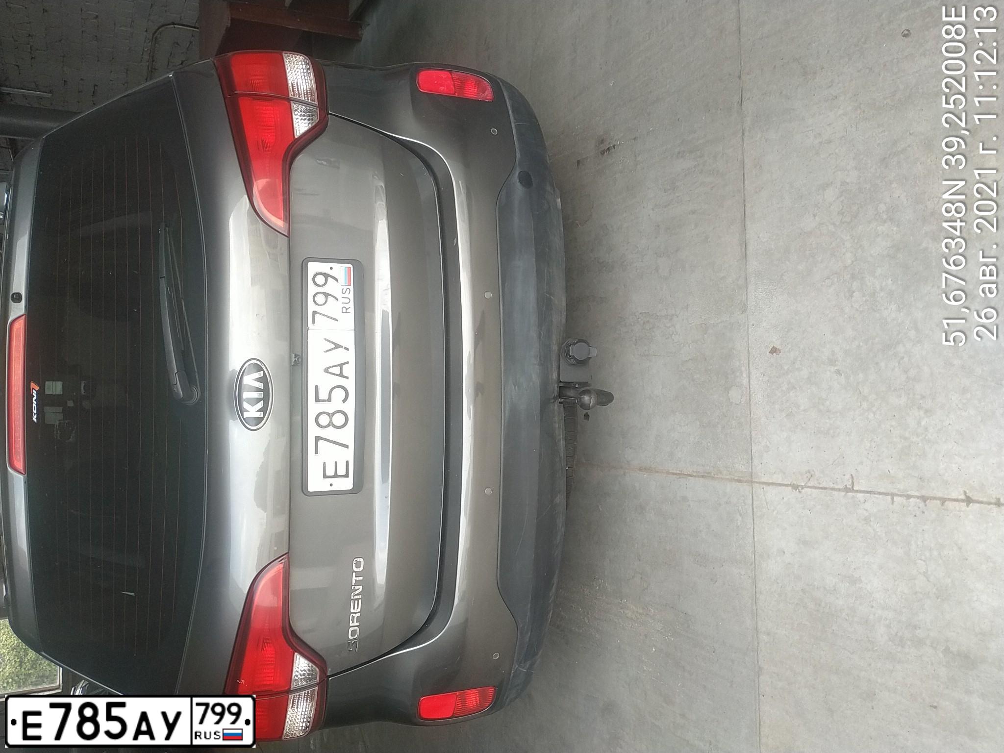 Фото автомобиля KIA SORENTO, 2016 — госномер Е785АУ799. Цвет: Серый