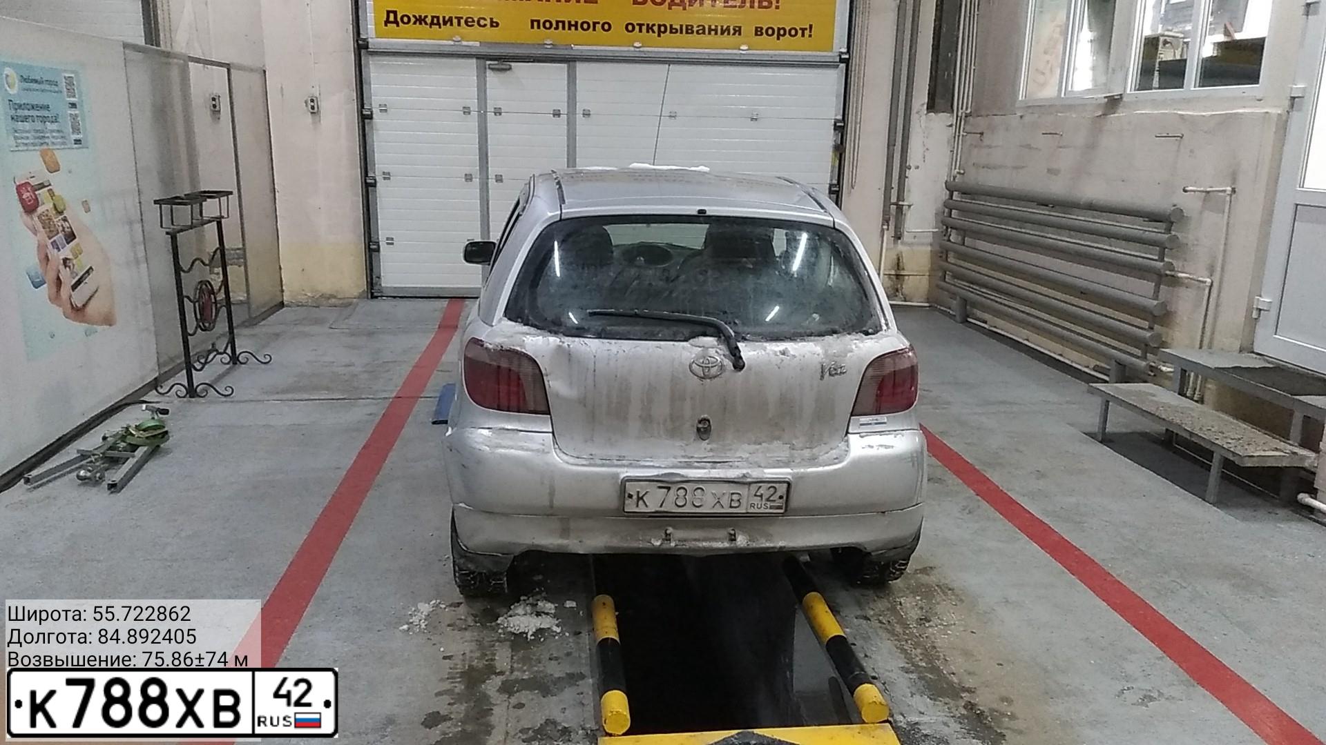 Фото автомобиля TOYOTA VITZ, 2000 — госномер Н677РК142