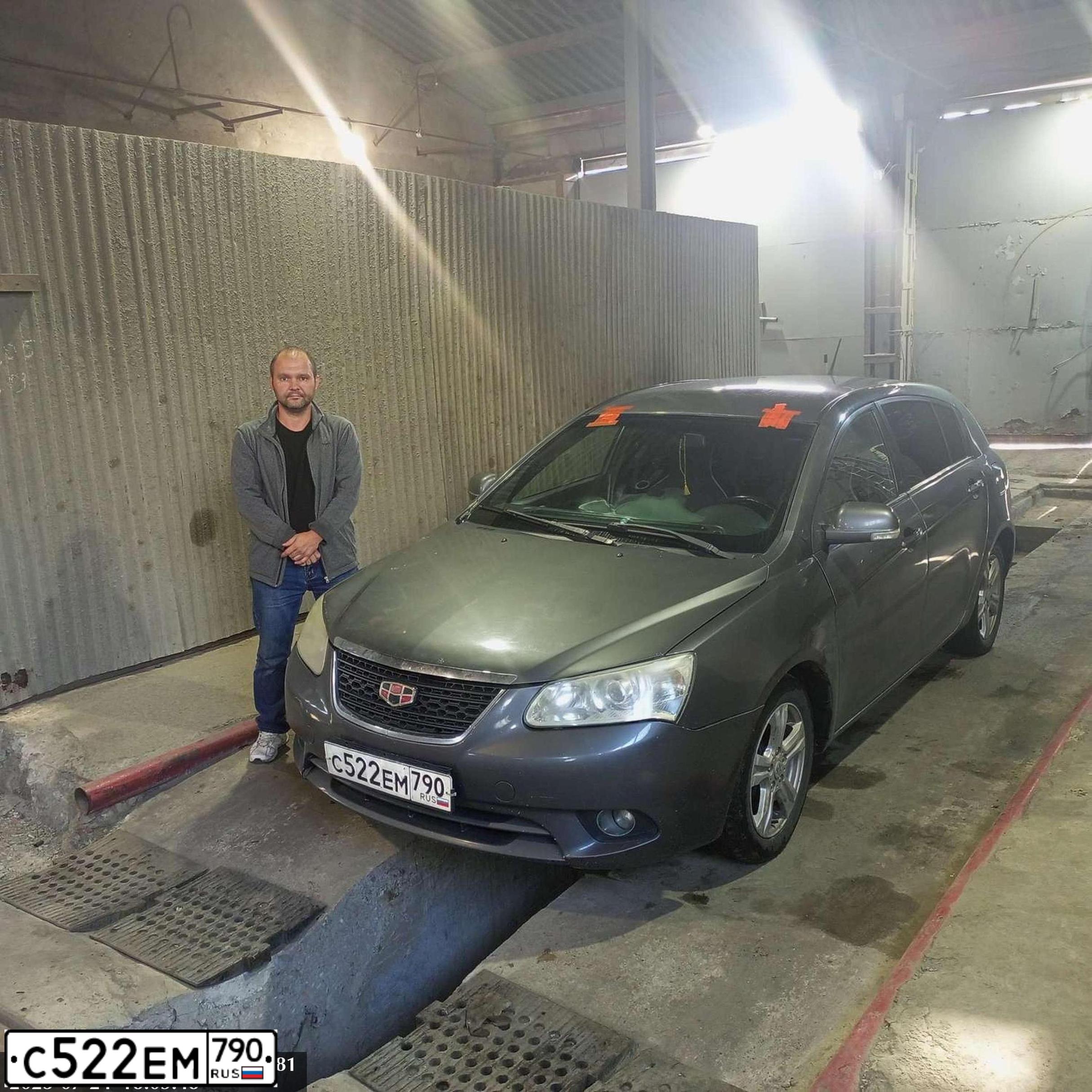 Фото автомобиля GEELY EMGRAND FE-2, 2013 — госномер Е470ОН797. Цвет: СТАЛЬНОЙ (СЕРЫЙ)