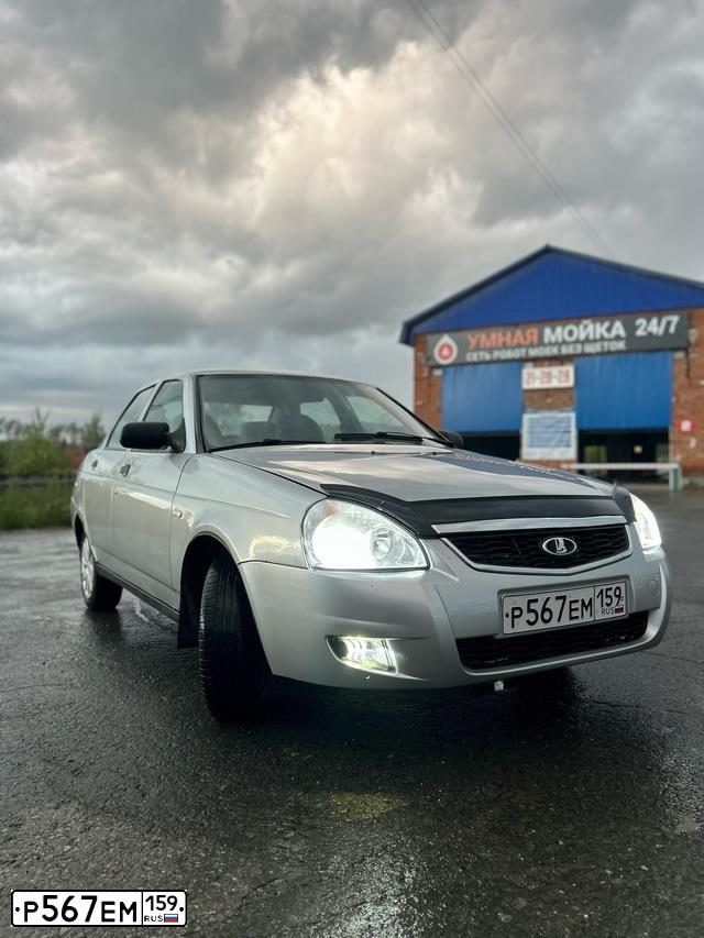 Фото автомобиля LADA 2170 PRIORA, 2010 — госномер Р567ЕМ159. Цвет: СВЕТЛО-СЕРЕБРИСТЫЙ МЕТ