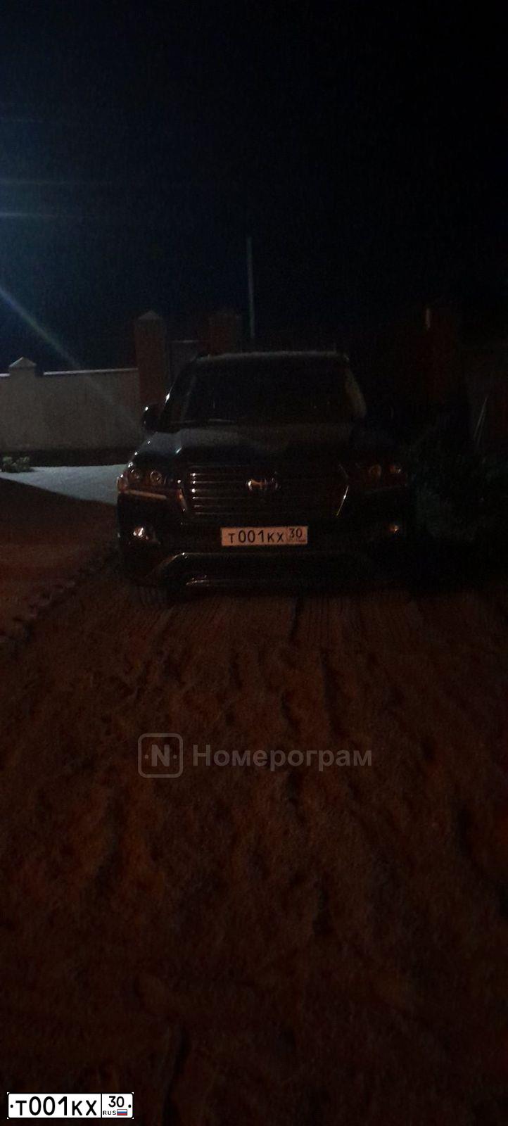 Фото автомобиля HYUNDAI I SANTA FE, 2006 — госномер М737МО30. Цвет: Серебристый