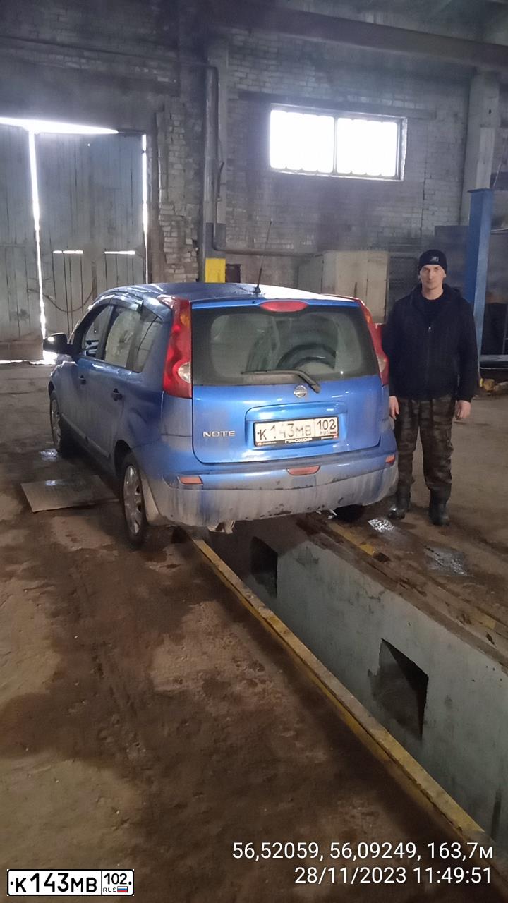 Фото автомобиля NISSAN NOTE, 2008 — госномер О511ОО159. Цвет: ЯРКО-СИНИЙ