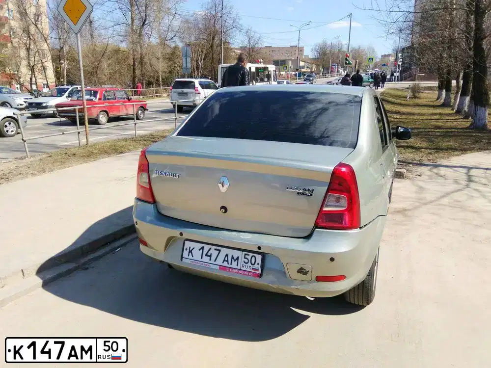 Фото автомобиля RENAULT LOGAN, 2013 — госномер В801ТС750. Цвет: БЕЖЕВЫЙ