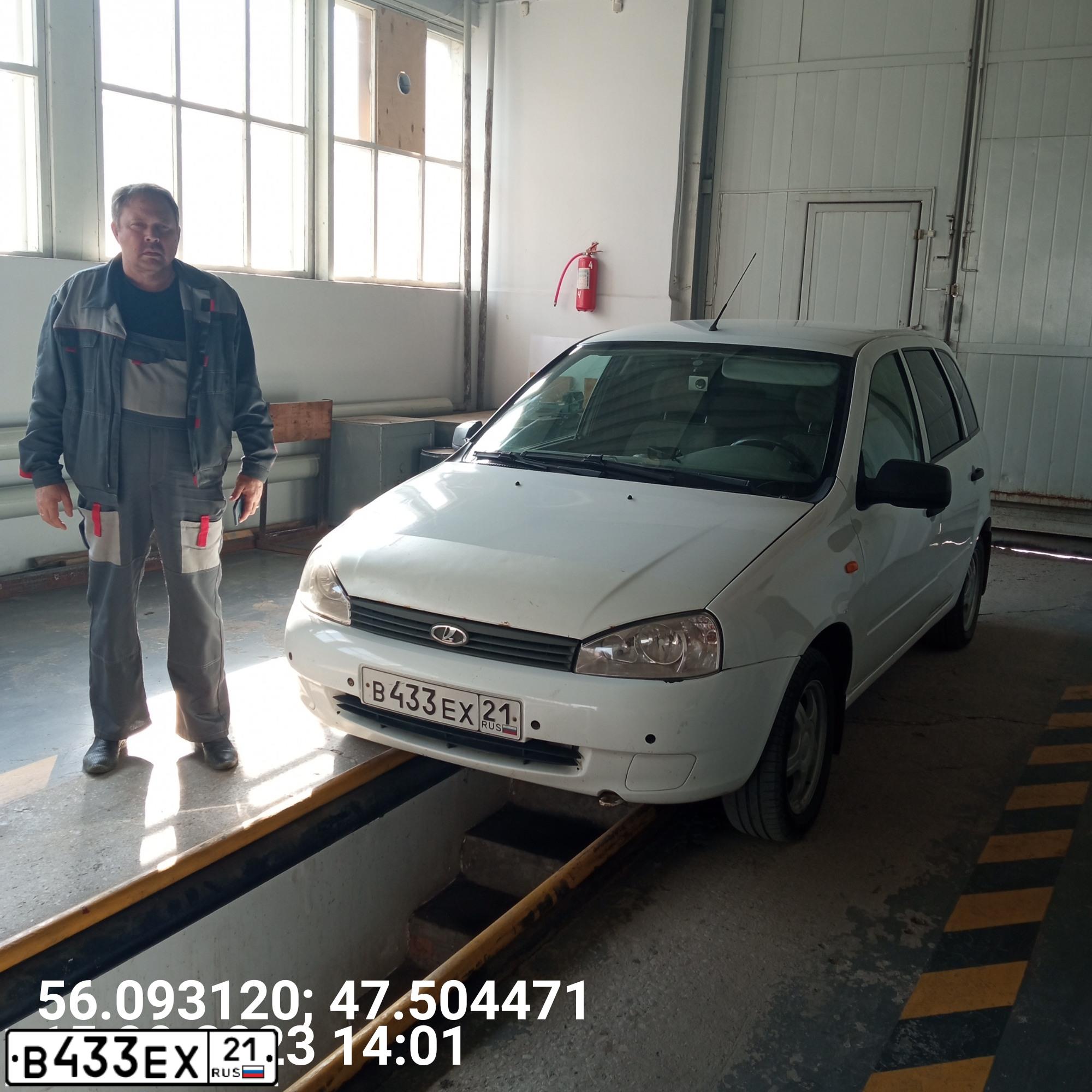 Фото автомобиля LADA 1117 KALINA, 2011 — госномер В433ЕХ21. Цвет: БЕЛЫЙ