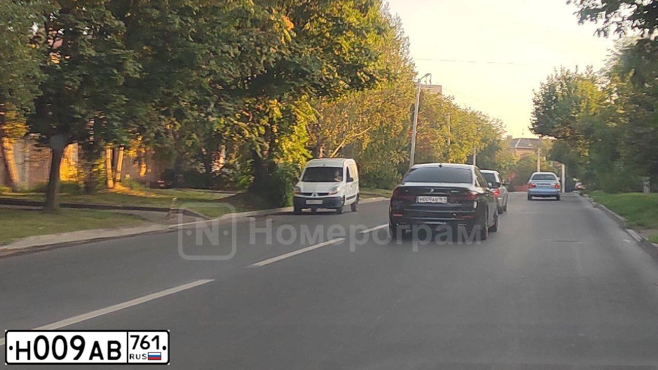 Фото автомобиля CHEVROLET LACETTI, 2004 — госномер Н009АВ761. Цвет: синий