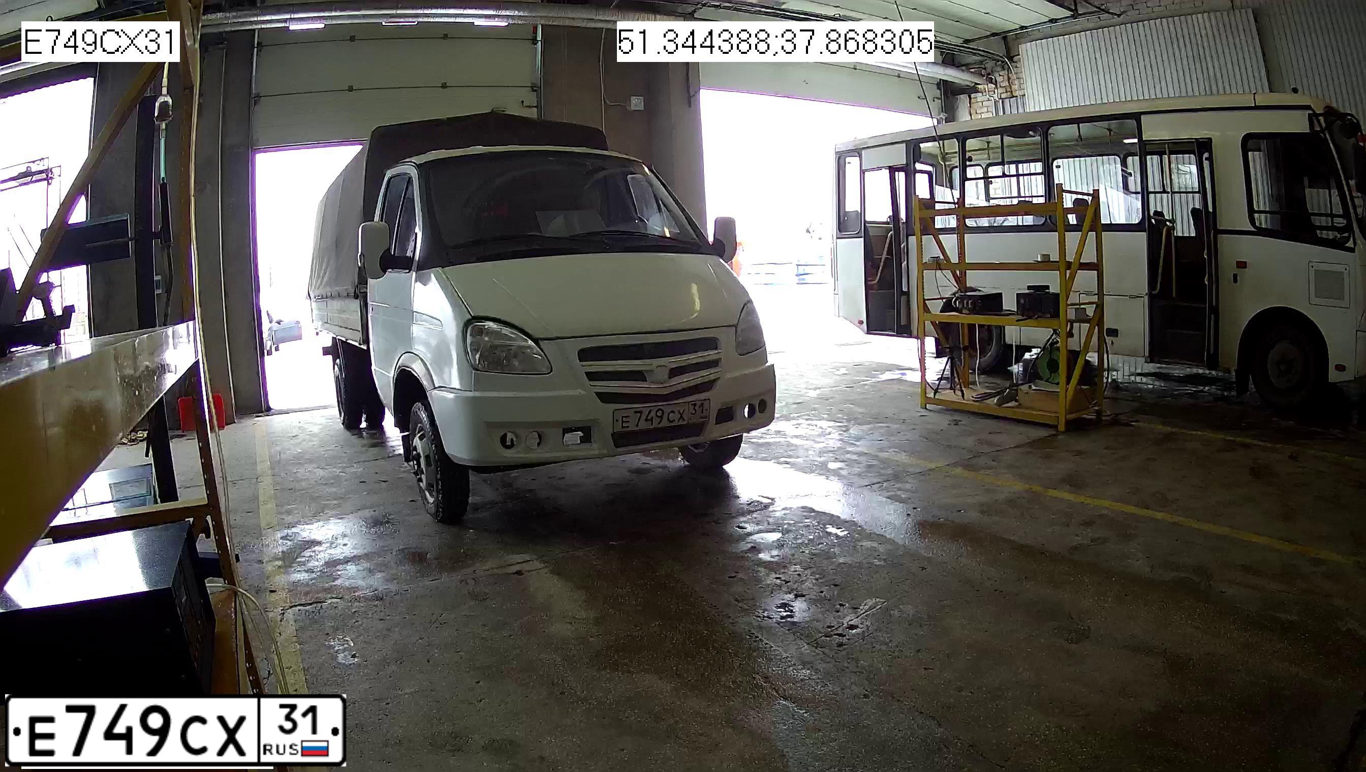 Фото автомобиля GAZ Z 3302 GAZEL, 2004 — госномер У766НО31. Цвет: СНЕЖНО-БЕЛЫЙ