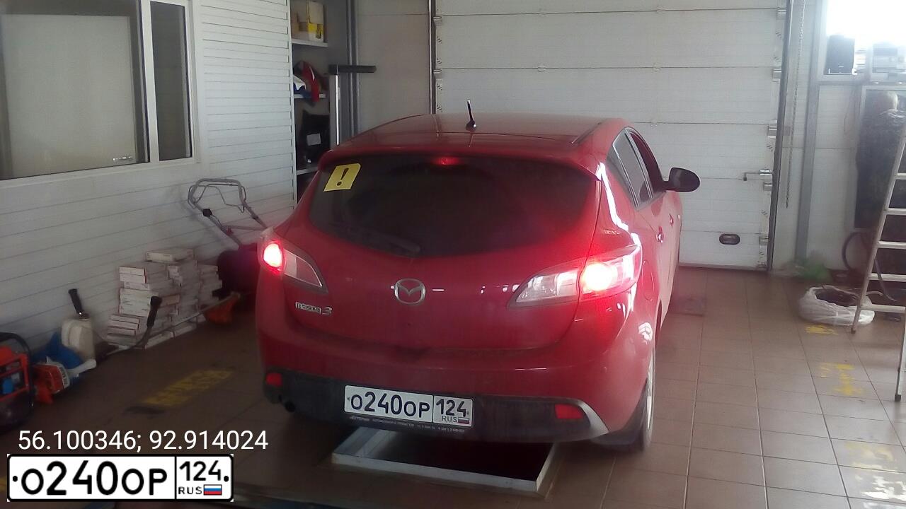 Фото автомобиля MAZDA 3, 2010 — госномер О240ОР124. Цвет: Красный