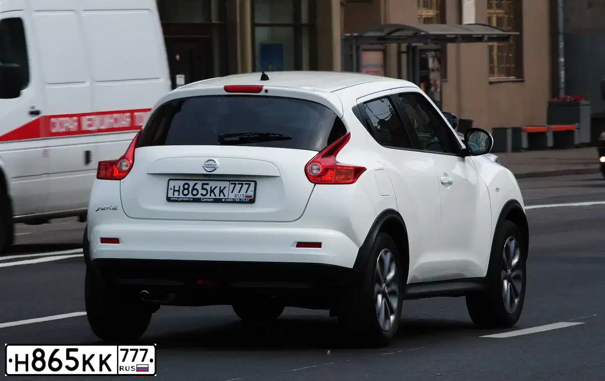 Фото автомобиля NISSAN JUKE, 2014 — госномер А492СВ92. Цвет: Белый