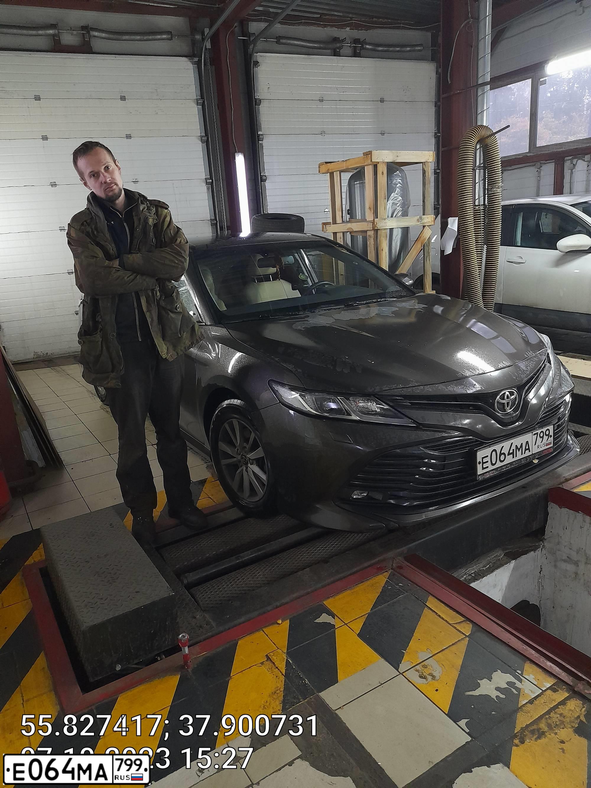 Фото автомобиля TOYOTA CAMRY, 2018 — госномер Е253СА790