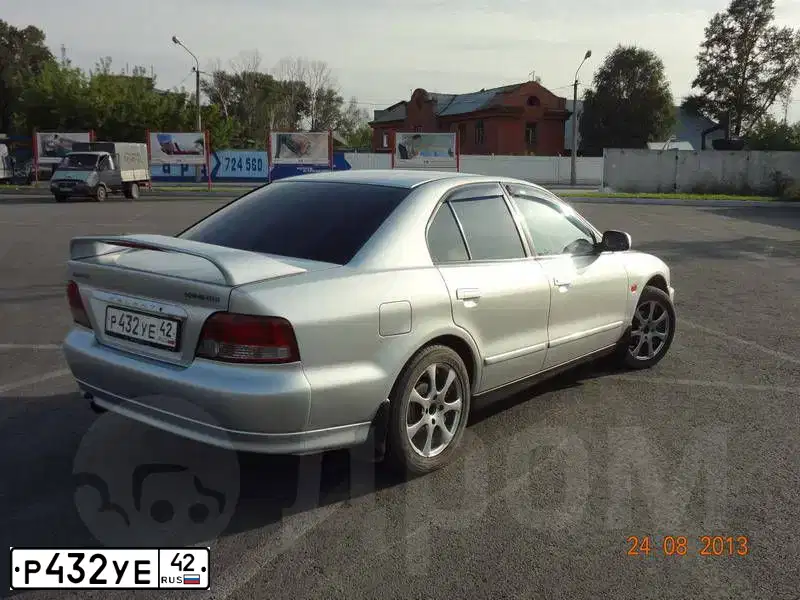 Фото автомобиля MITSUBISHI GALANT, 2001 — госномер Р432УЕ42. Цвет: СЕРЫЙ