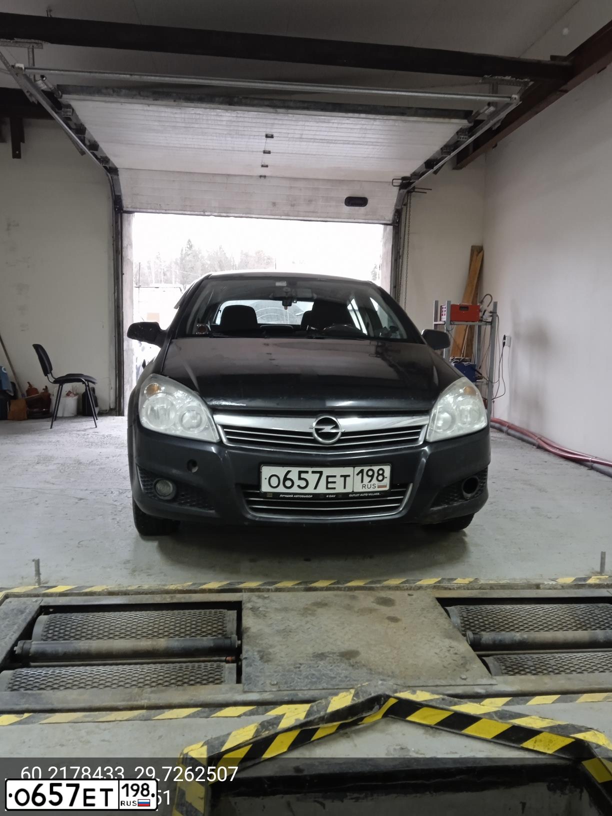 Фото автомобиля OPEL ASTRA, 2007 — госномер О657ЕТ198. Цвет: ЧЕРНЫЙ