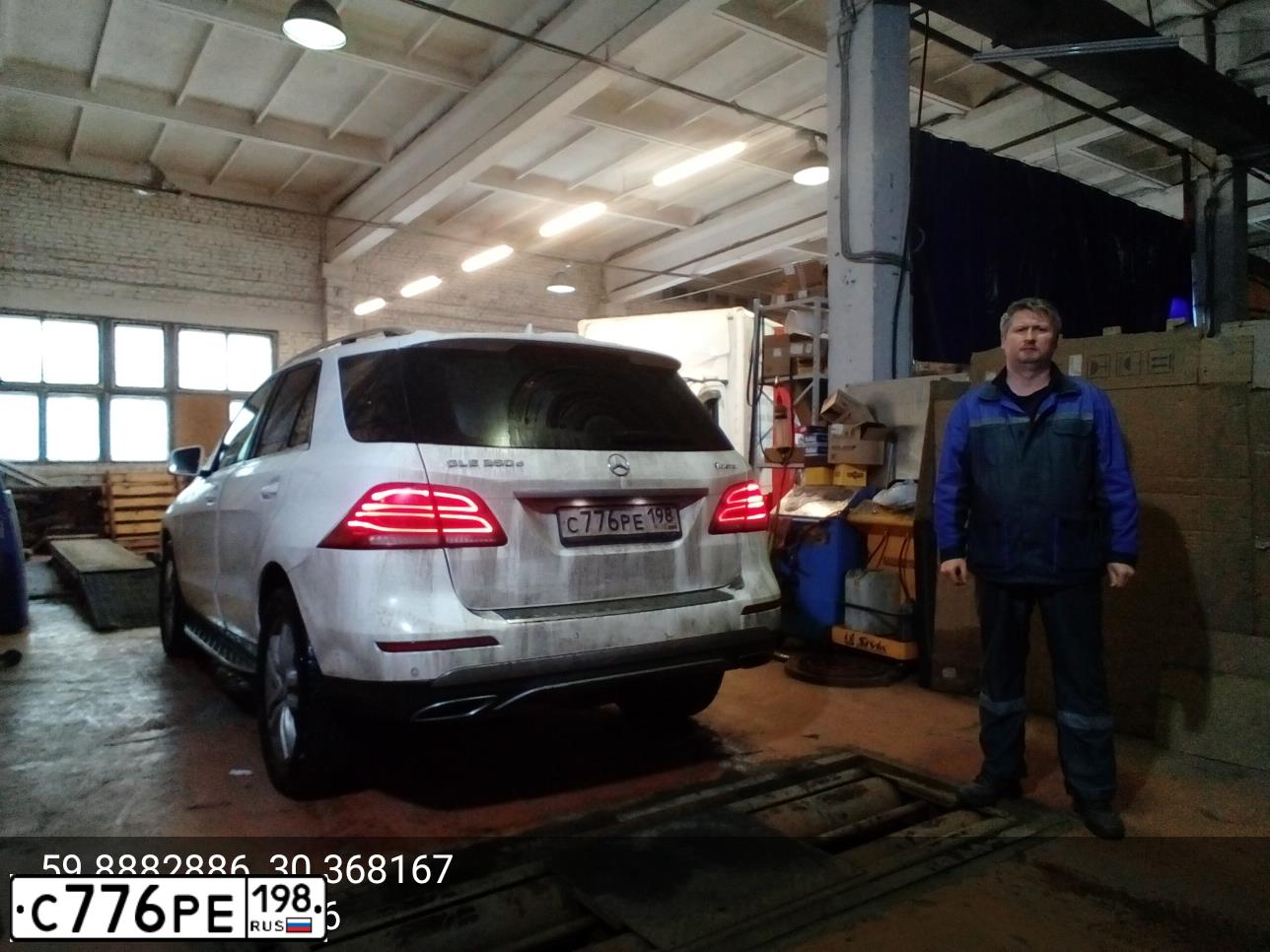 Фото автомобиля MERCEDES GLE-KLASSE, 2016 — госномер С776РЕ198. Цвет: БЕЛЫЙ