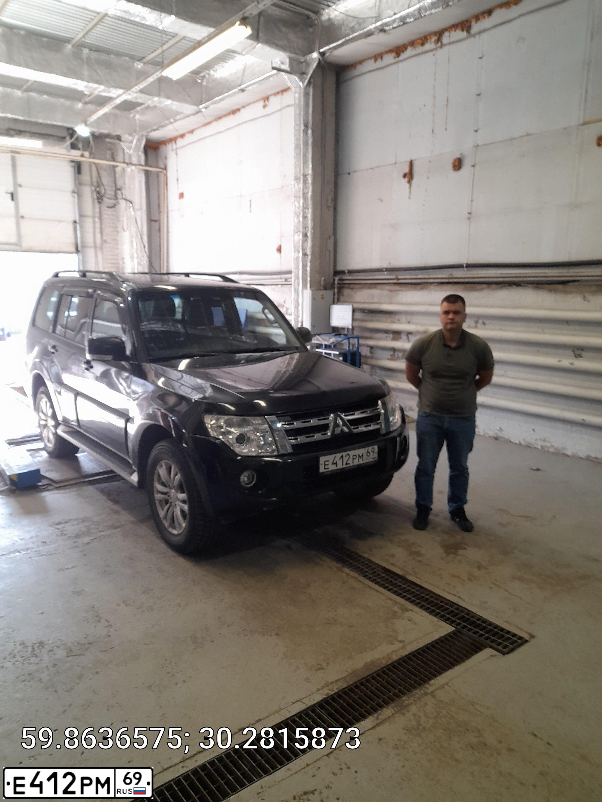 Фото автомобиля MITSUBISHI PAJERO, 2013 — госномер К923КУ147. Цвет: ЧЕРНЫЙ