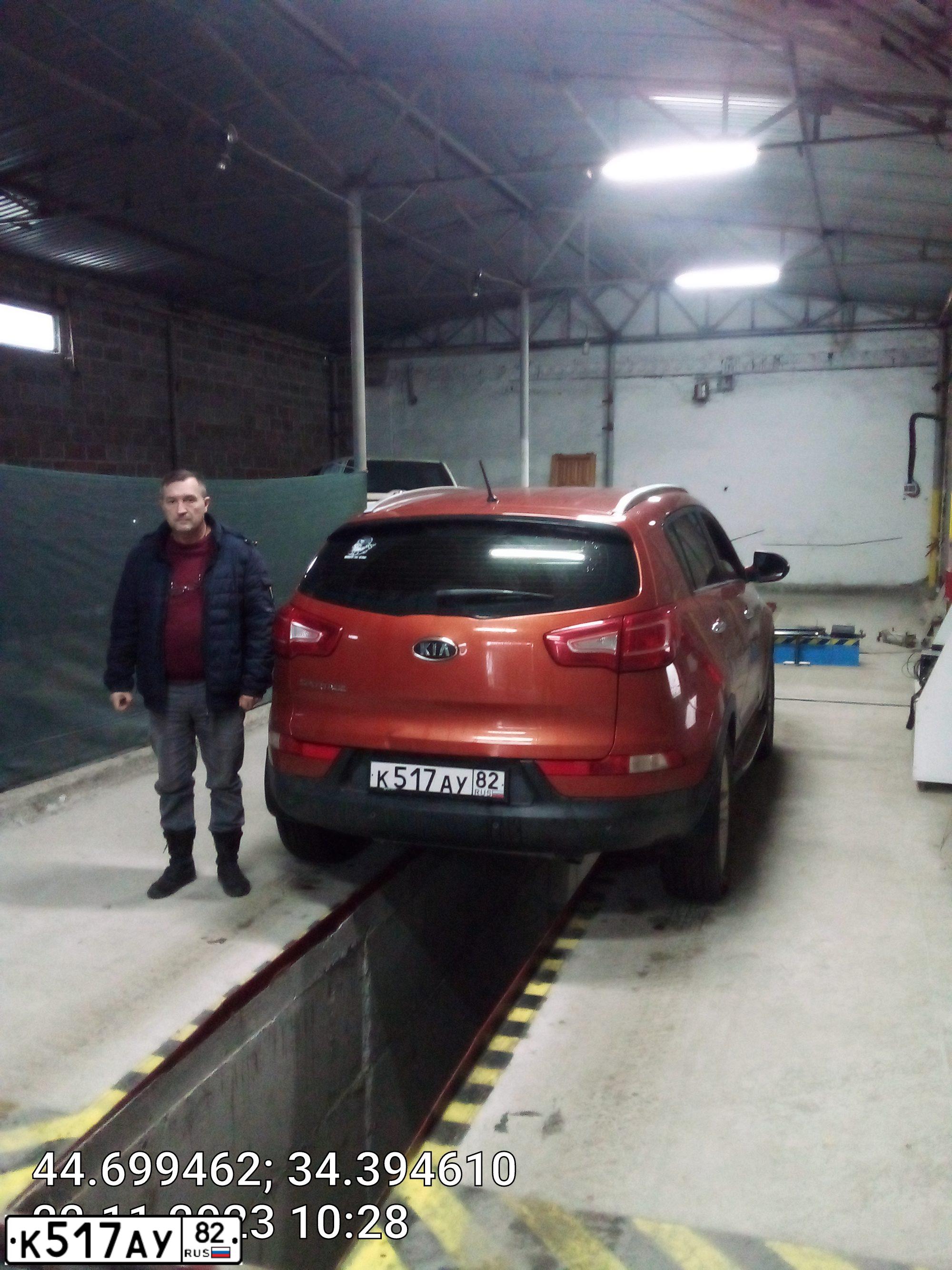 Фото автомобиля KIA SPORTAGE, 2011 — госномер К517АУ82. Цвет: ОРАНЖЕВЫЙ