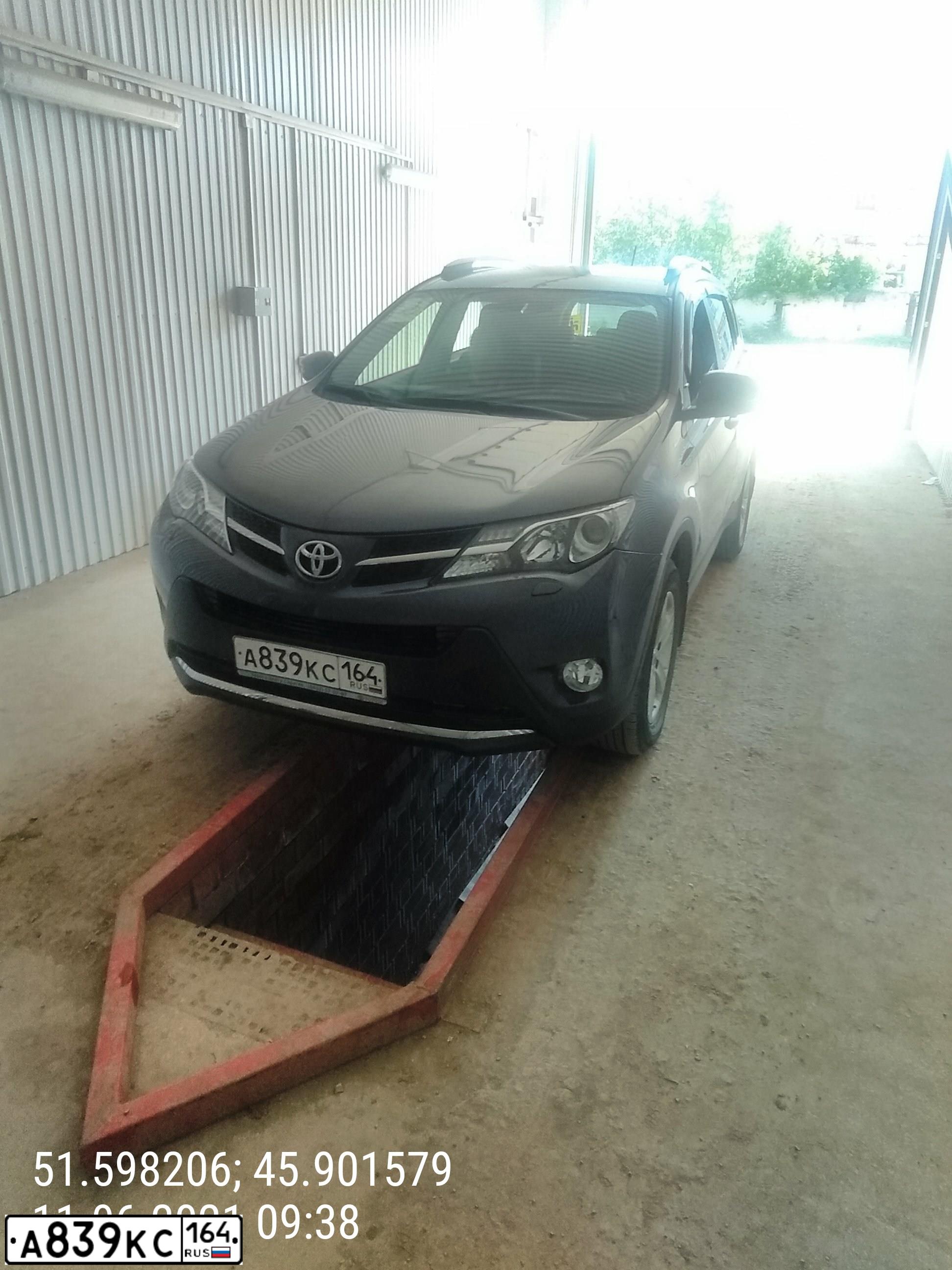 Фото автомобиля TOYOTA RAV4, 2014 — госномер М344АВ164. Цвет: СЕРЫЙ