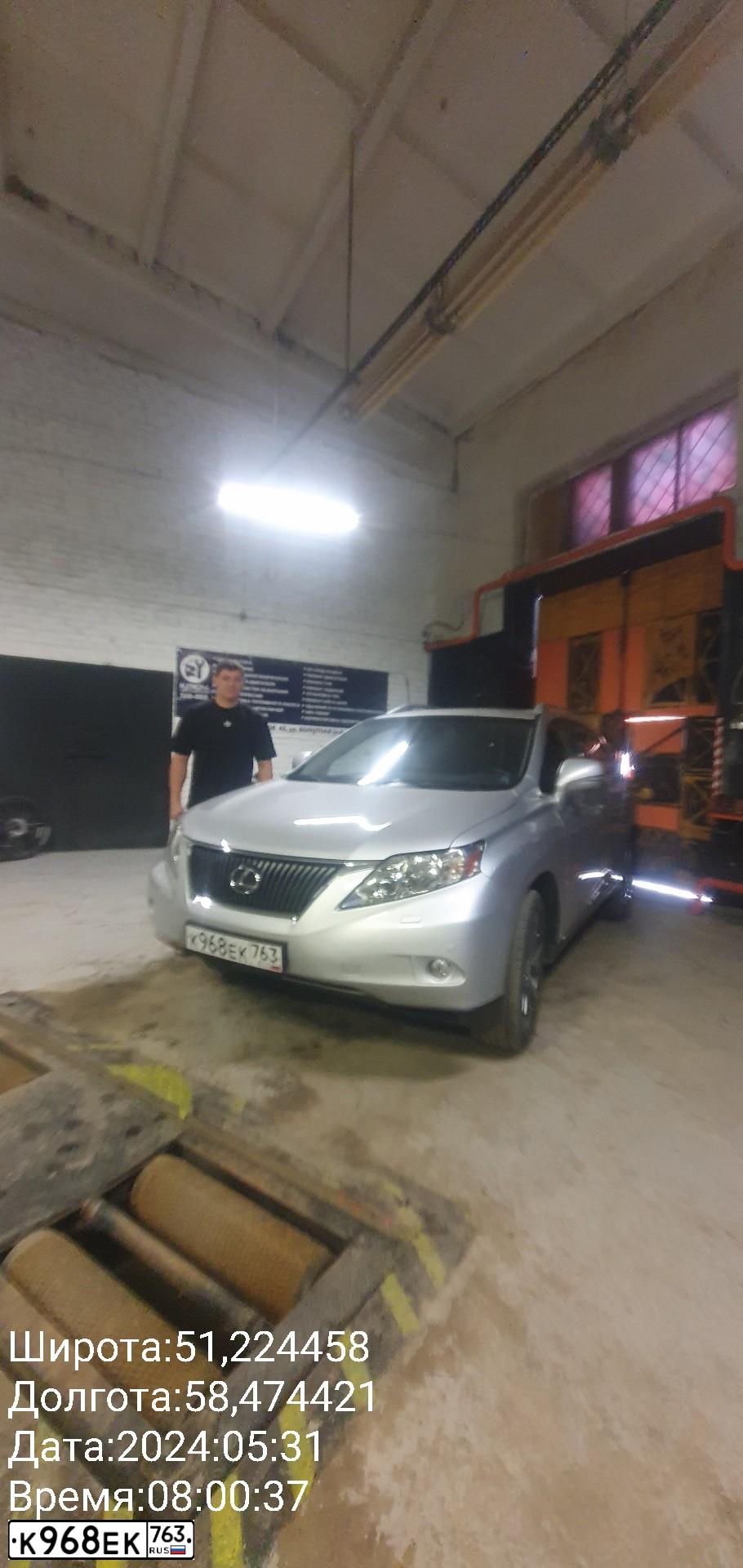Фото автомобиля LEXUS RX, 2010 — госномер Е716КН156. Цвет: СЕРЕБРИСТЫЙ