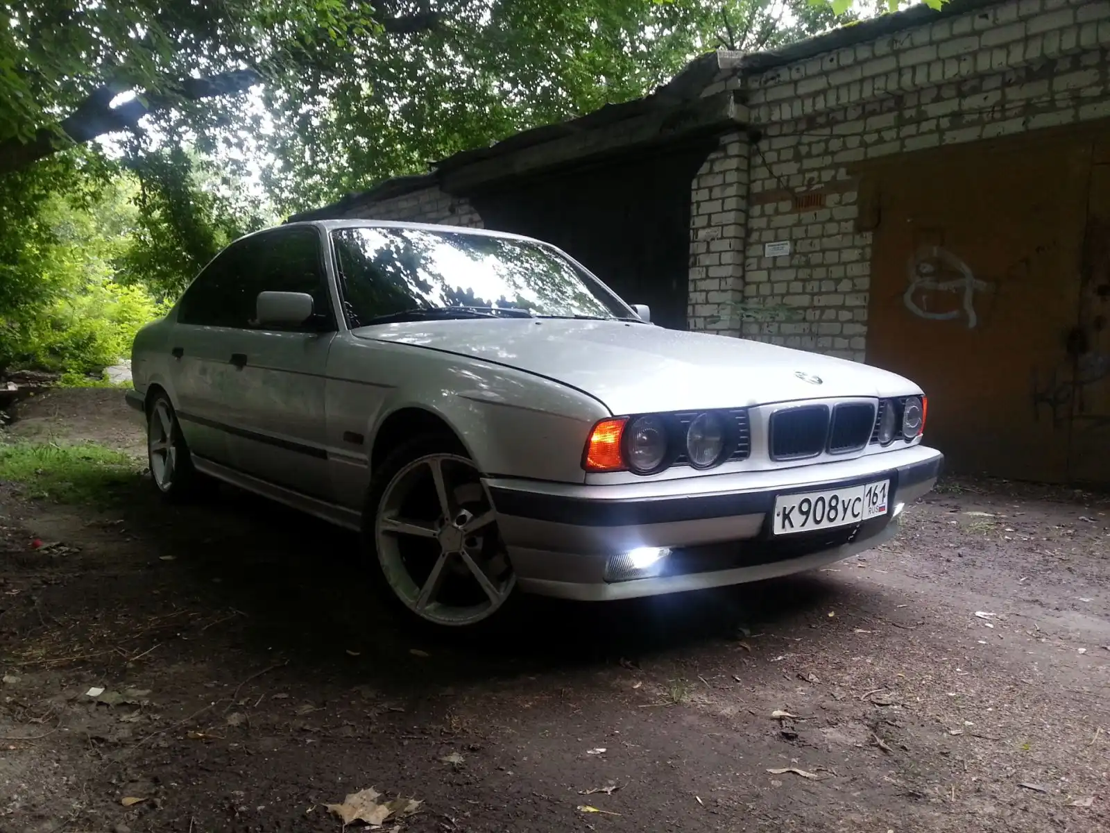 Фото автомобиля BMW SERIE 5, 1995 — госномер О191ХТ32. Цвет: БЕЛЫЙ