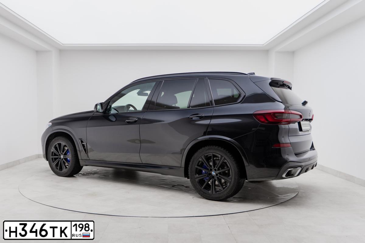 Фото автомобиля BMW X5 XDRIVE30D, 2020 — госномер М852АЕ550. Цвет: ЧЕРНЫЙ