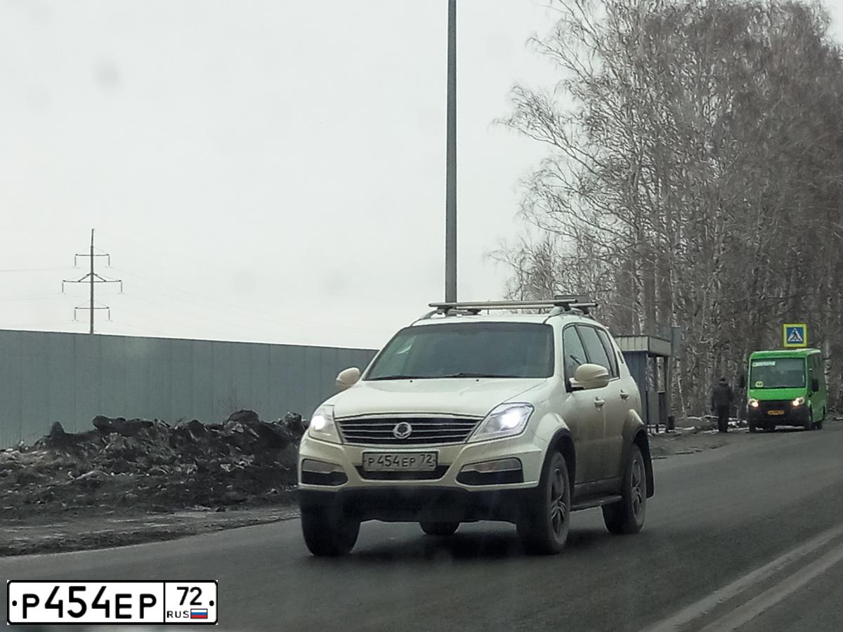 Фото автомобиля SSANGYONG REXTON, 2012 — госномер Р454ЕР72. Цвет: БЕЛЫЙ