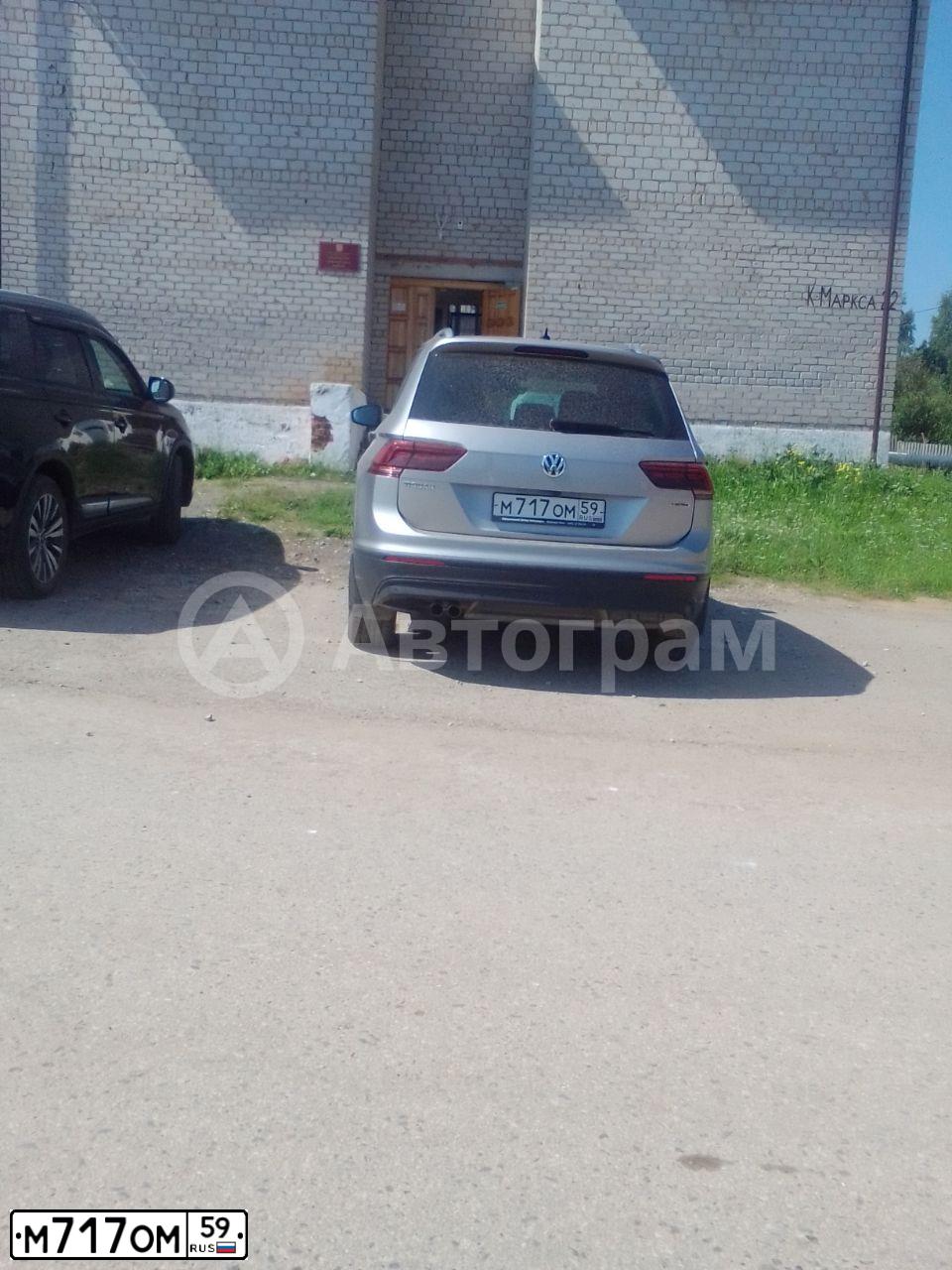 Фото автомобиля MITSUBISHI PAJERO, 2014 — госномер Е745ОВ35. Цвет: ЧЕРНЫЙ