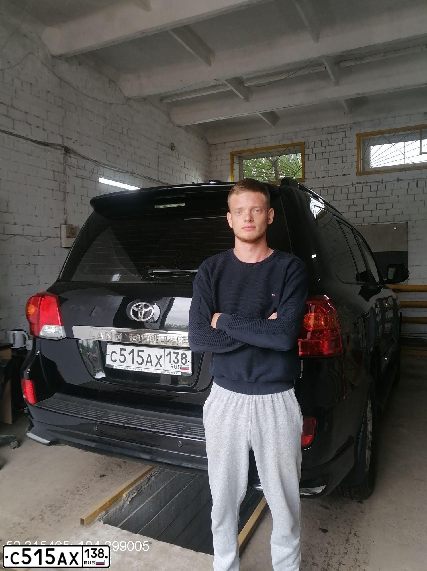 Фото автомобиля TOYOTA  LAND CRUISER 200, 2013 — госномер В888СМ38. Цвет: ЧЕРНЫЙ