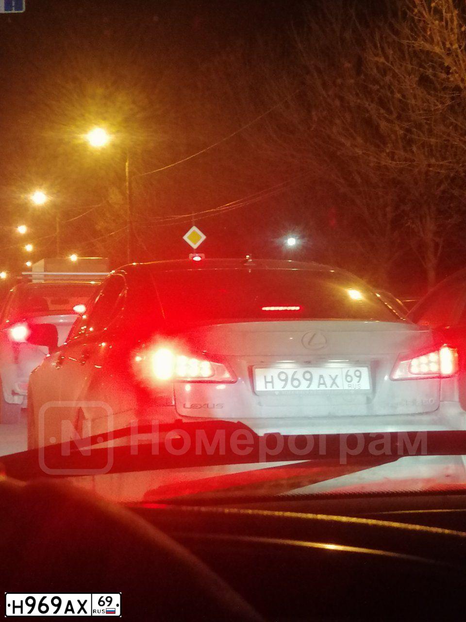 Фото автомобиля MITSUBISHI LANCER, 2011 — госномер Н969АХ69. Цвет: СВЕТЛО-СЕРО-ЗЕЛЕНЫЙ