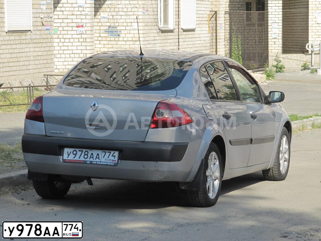 Фото автомобиля RENAULT MEGANE, 2004 — госномер У978АА774. Цвет: СЕРО-БЕЖЕВЫЙ