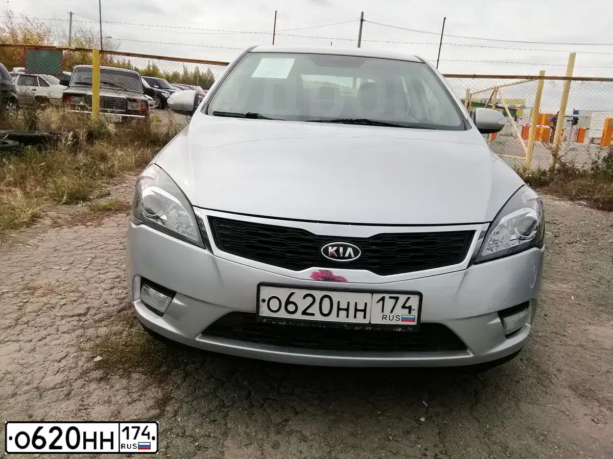 Фото автомобиля KIA CEE'D, 2011 — госномер О620НН174. Цвет: ПЕРЛАМУТРОВО-СЕРЕБРИСТЫЙ