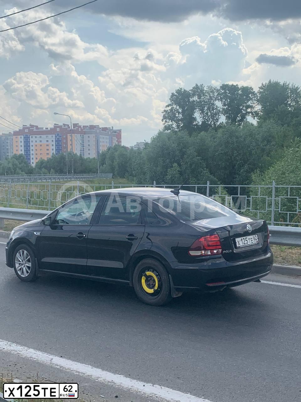 Фото автомобиля VOLKSWAGEN POLO, 2020 — госномер Х125ТЕ62. Цвет: ЧЕРНЫЙ