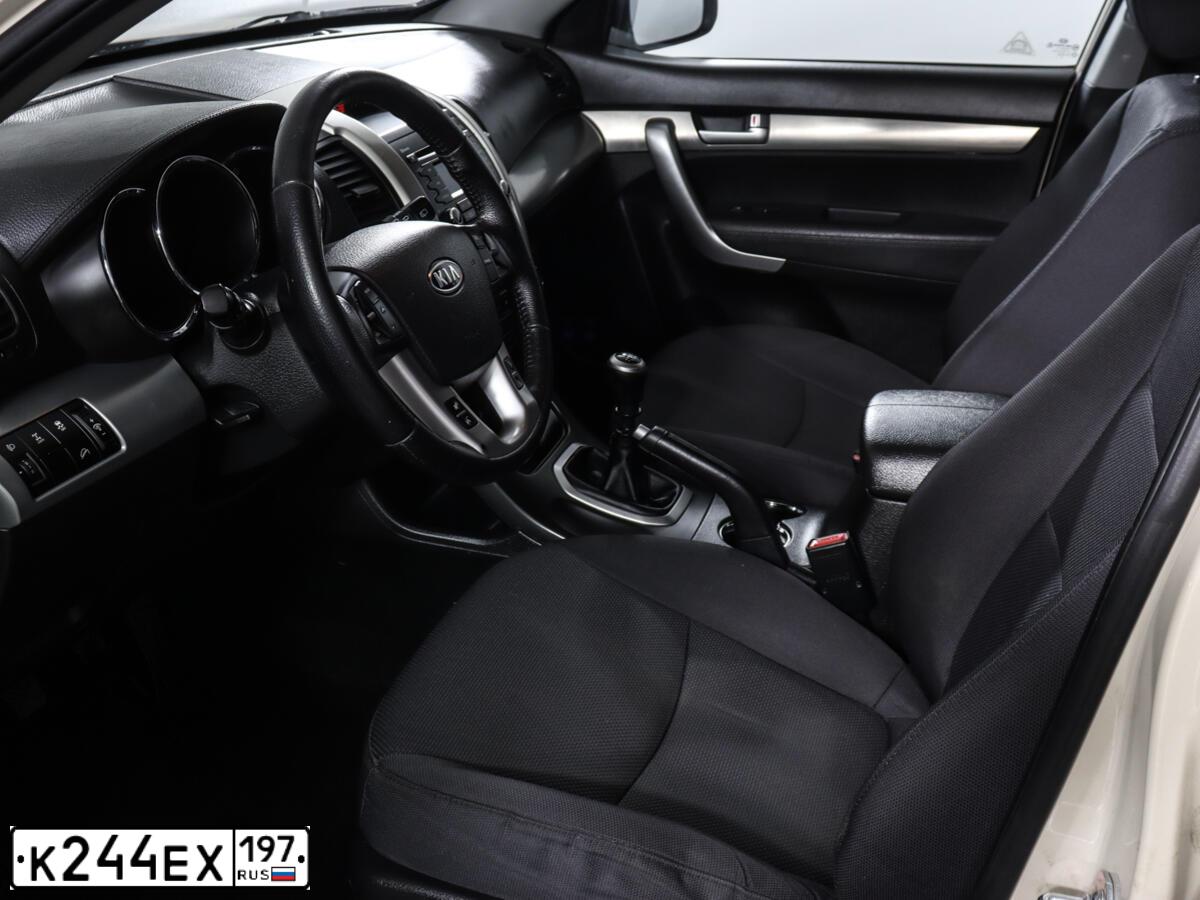 Фото автомобиля KIA SORENTO, 2010 — госномер О511ХР68. Цвет: БЕЖЕВЫЙ