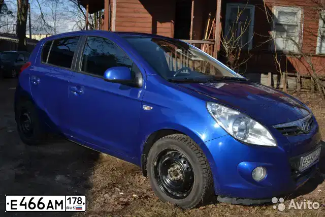 Фото автомобиля HYUNDAI I20, 2010 — госномер К367ВЕ147. Цвет: синий