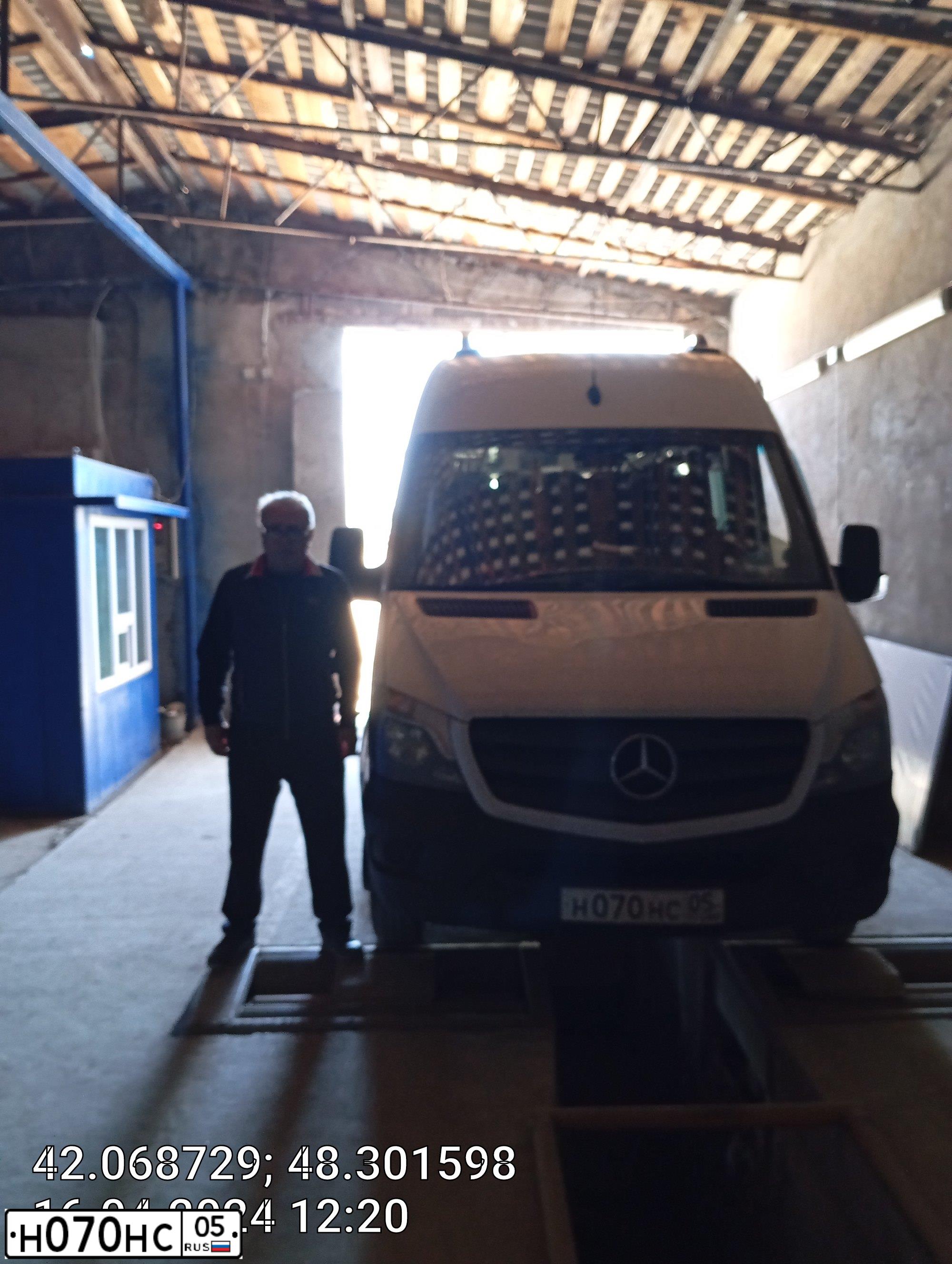 Фото автомобиля MERCEDES SPRINTER, 2002 — госномер Н070НС05. Цвет: Белый