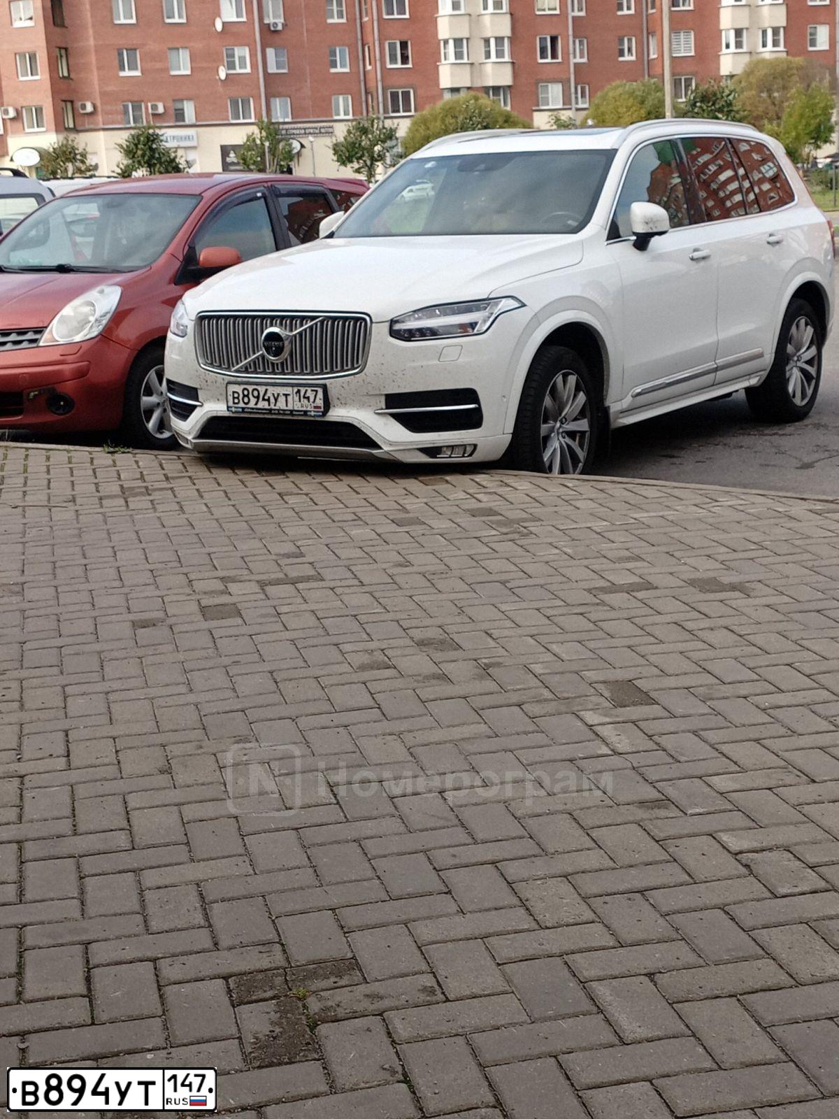 Фото автомобиля VOLVO XC90, 2017 — госномер В894УТ147. Цвет: Белый