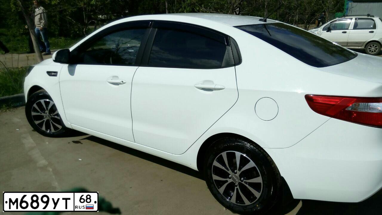Фото автомобиля KIA RIO, 2012 — госномер Е293ХР134. Цвет: БЕЛЫЙ