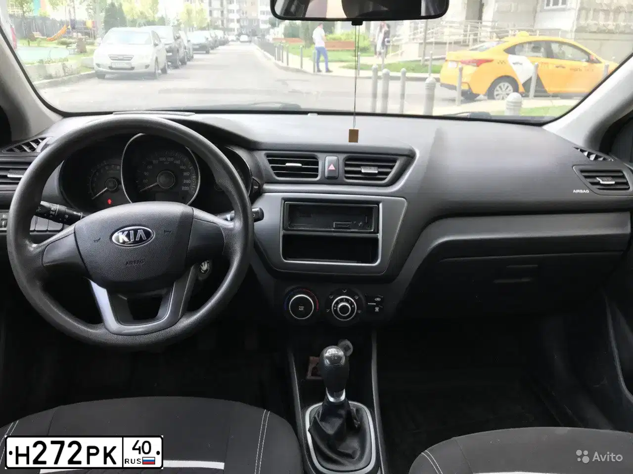 Фото автомобиля KIA RIO, 2013 — госномер Н272РК40. Цвет: Белый