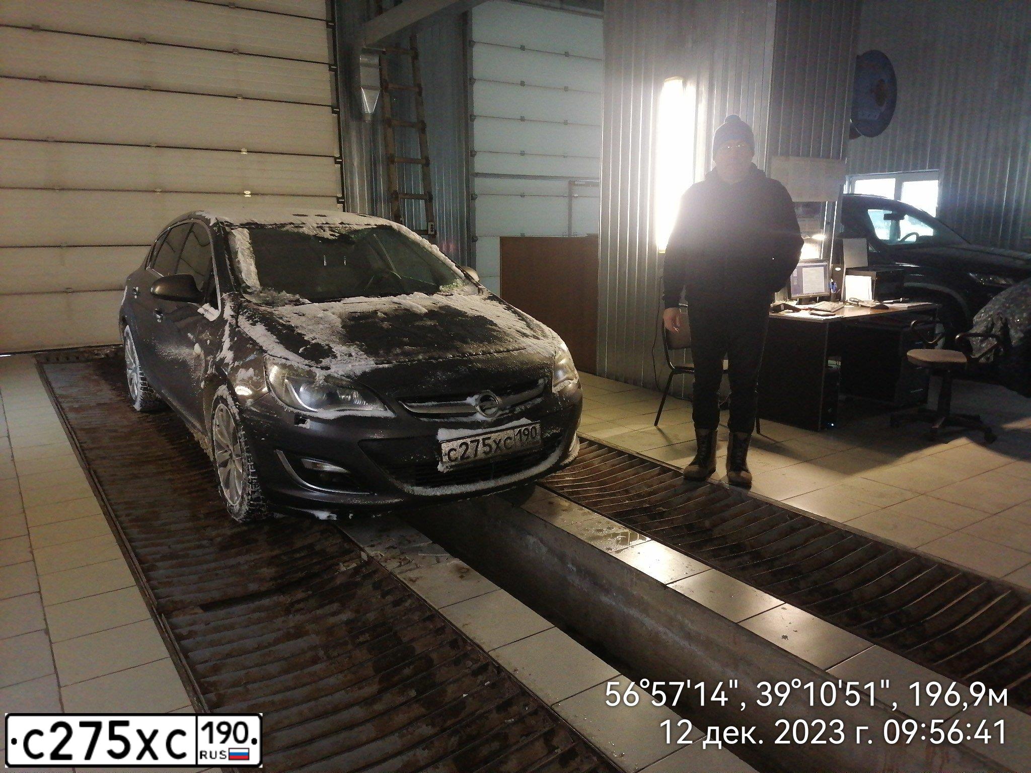 Фото автомобиля OPEL ASTRA, 2012 — госномер Т866АС76. Цвет: Серый