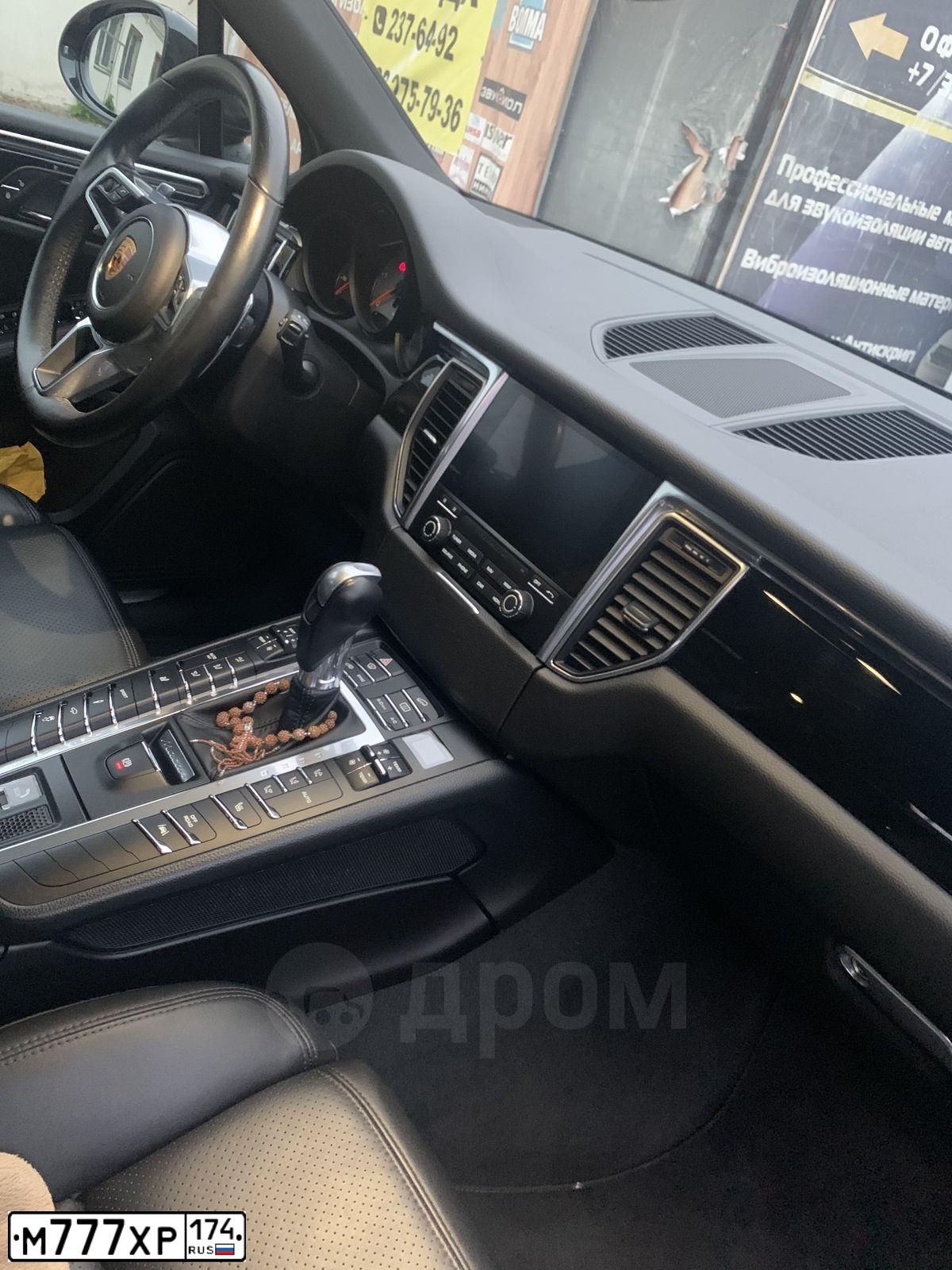 Фото автомобиля PORSCHE MACAN, 2017 — госномер М777ХР174. Цвет: ЧЕРНЫЙ