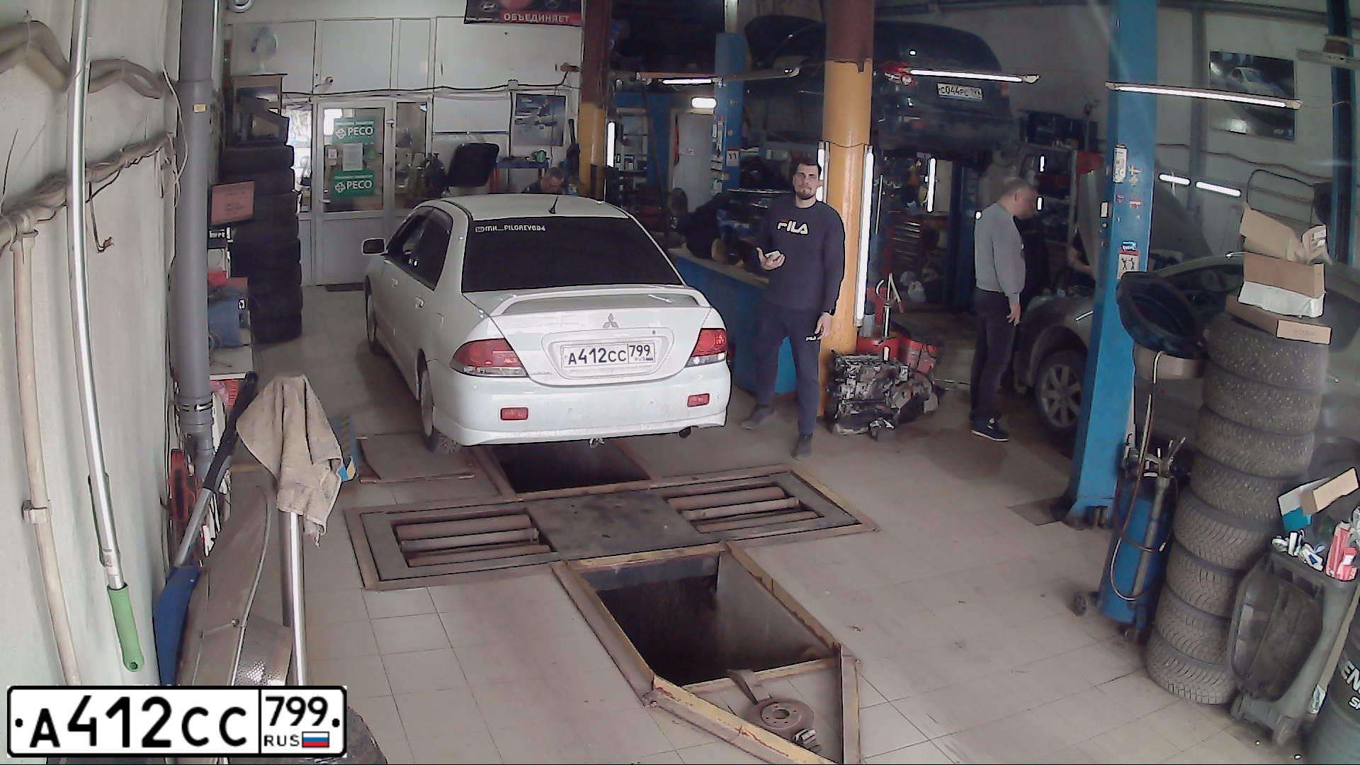 Фото автомобиля MITSUBISHI LANCER, 2006 — госномер К590ВЕ50. Цвет: Белый