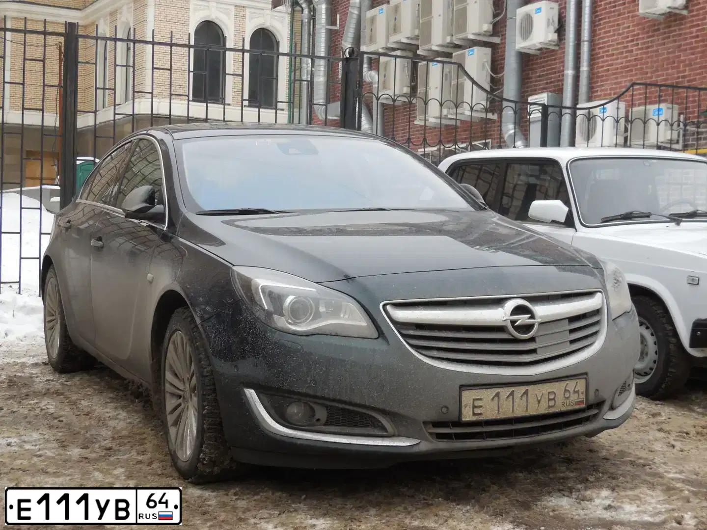 Фото автомобиля OPEL INSIGNIA, 2013 — госномер А010ОА64. Цвет: ЗЕЛЕНЫЙ