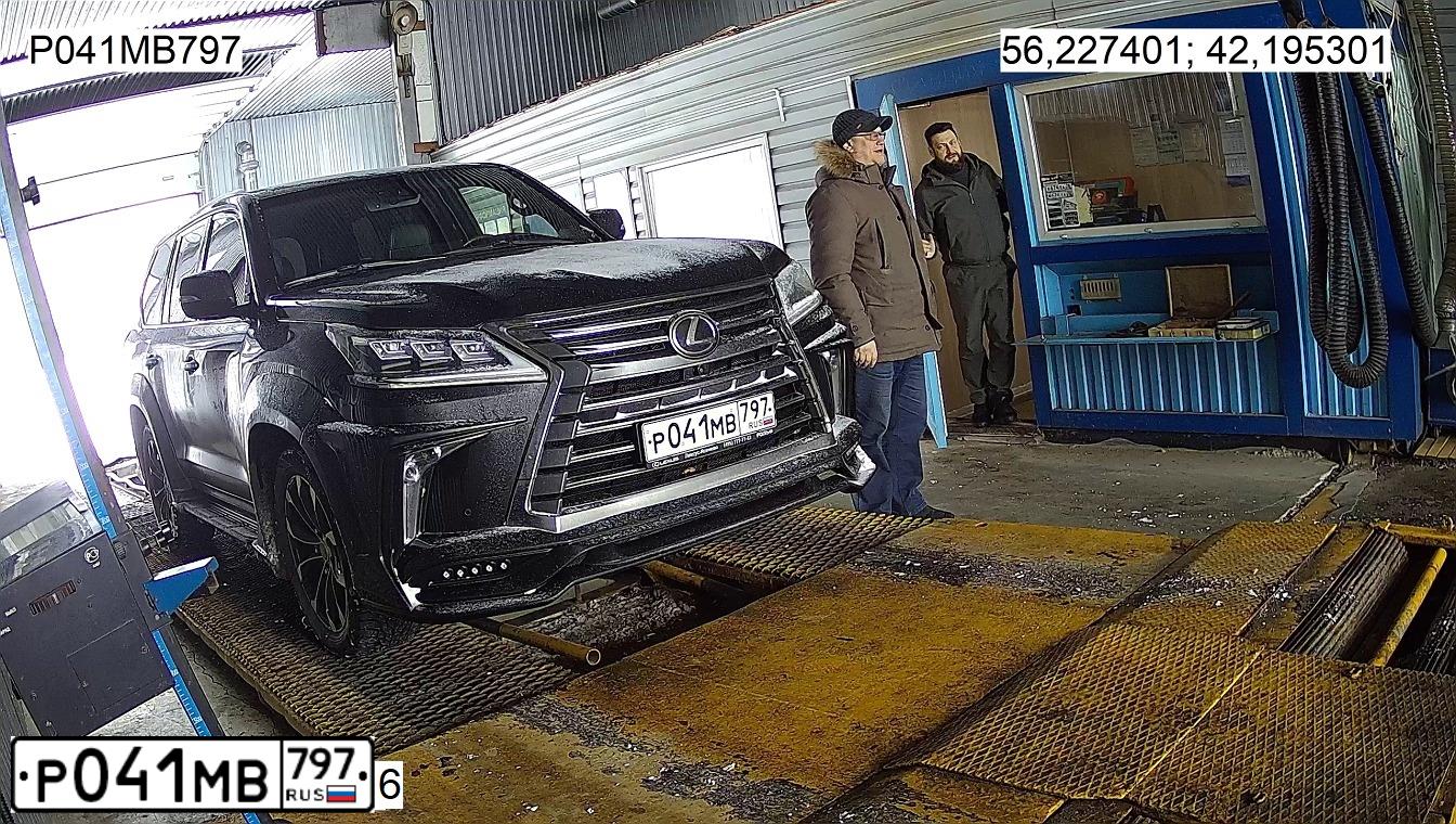 Фото автомобиля LEXUS LX, 2018 — госномер Е030УН33. Цвет: ЧЕРНЫЙ