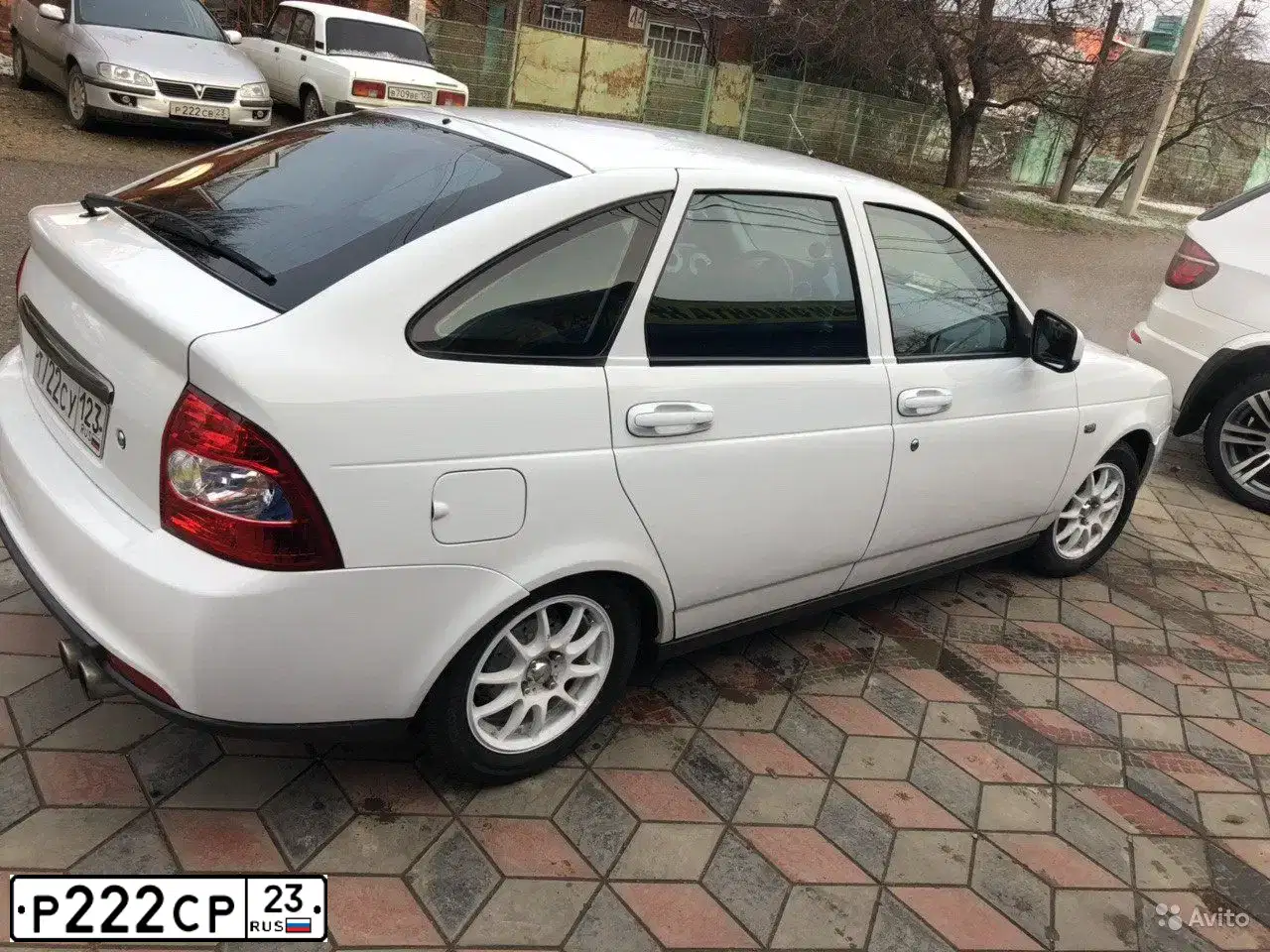 Фото автомобиля LADA 2171 PRIORA, 2010 — госномер О438ХЕ161. Цвет: БЕЛЫЙ