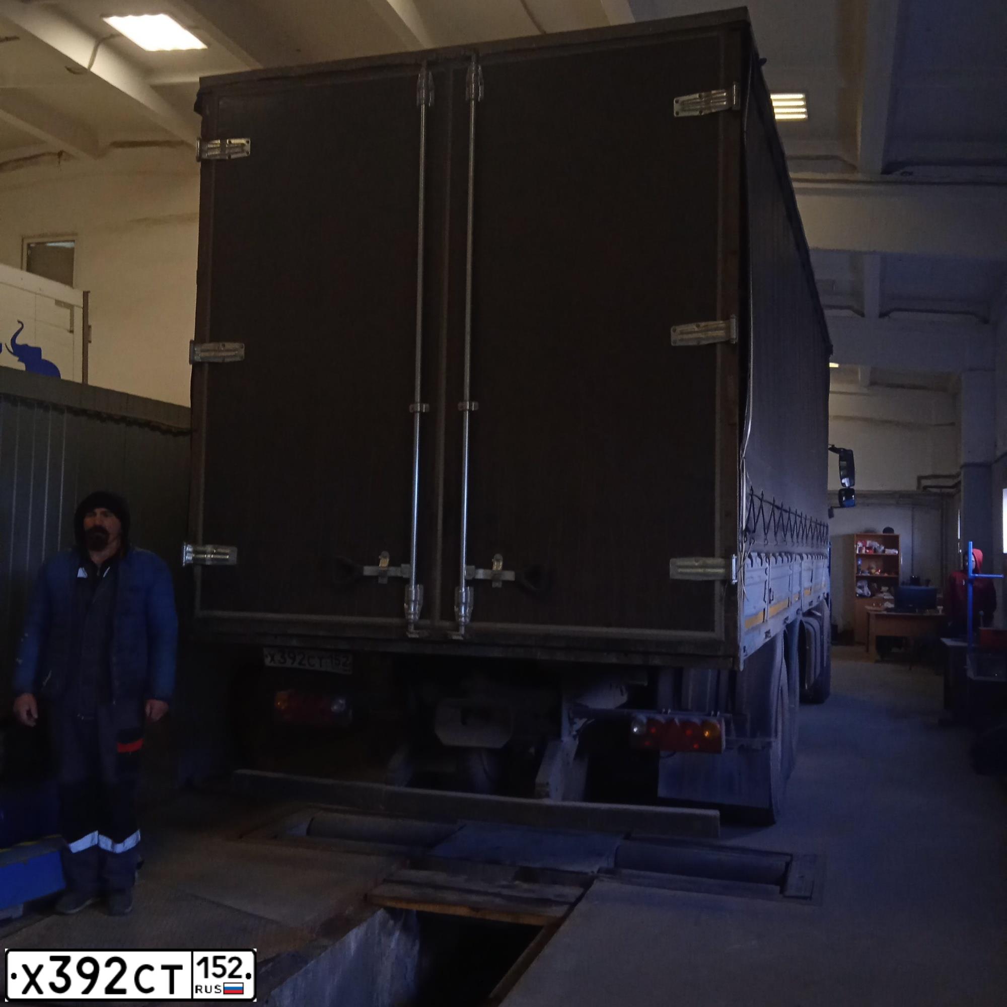 Фото автомобиля MAZ MAN MAZ-MAN 6312 /6X4/, 2010 — госномер Х392СТ152. Цвет: ГОЛУБОЙ