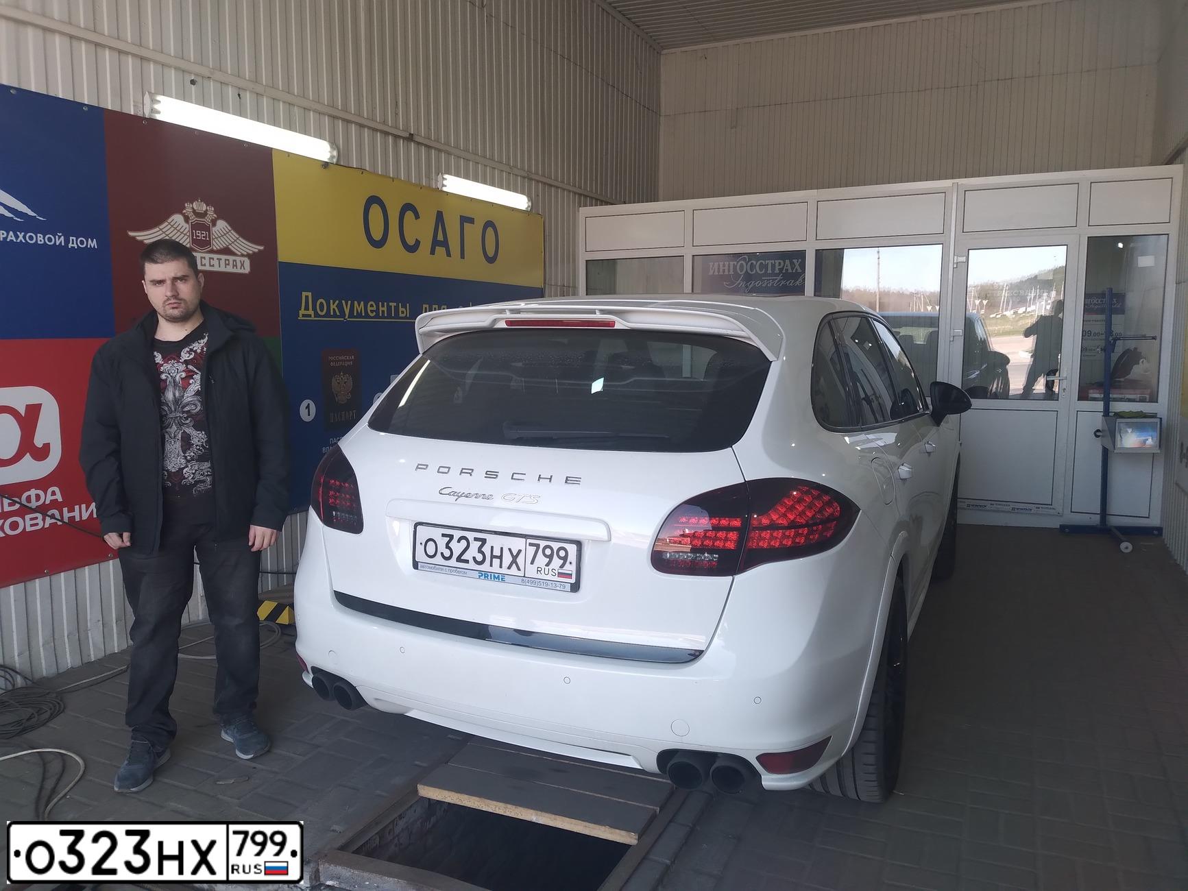 Фото автомобиля PORSCHE CAYENNE, 2013 — госномер О347ХЕ46. Цвет: Белый
